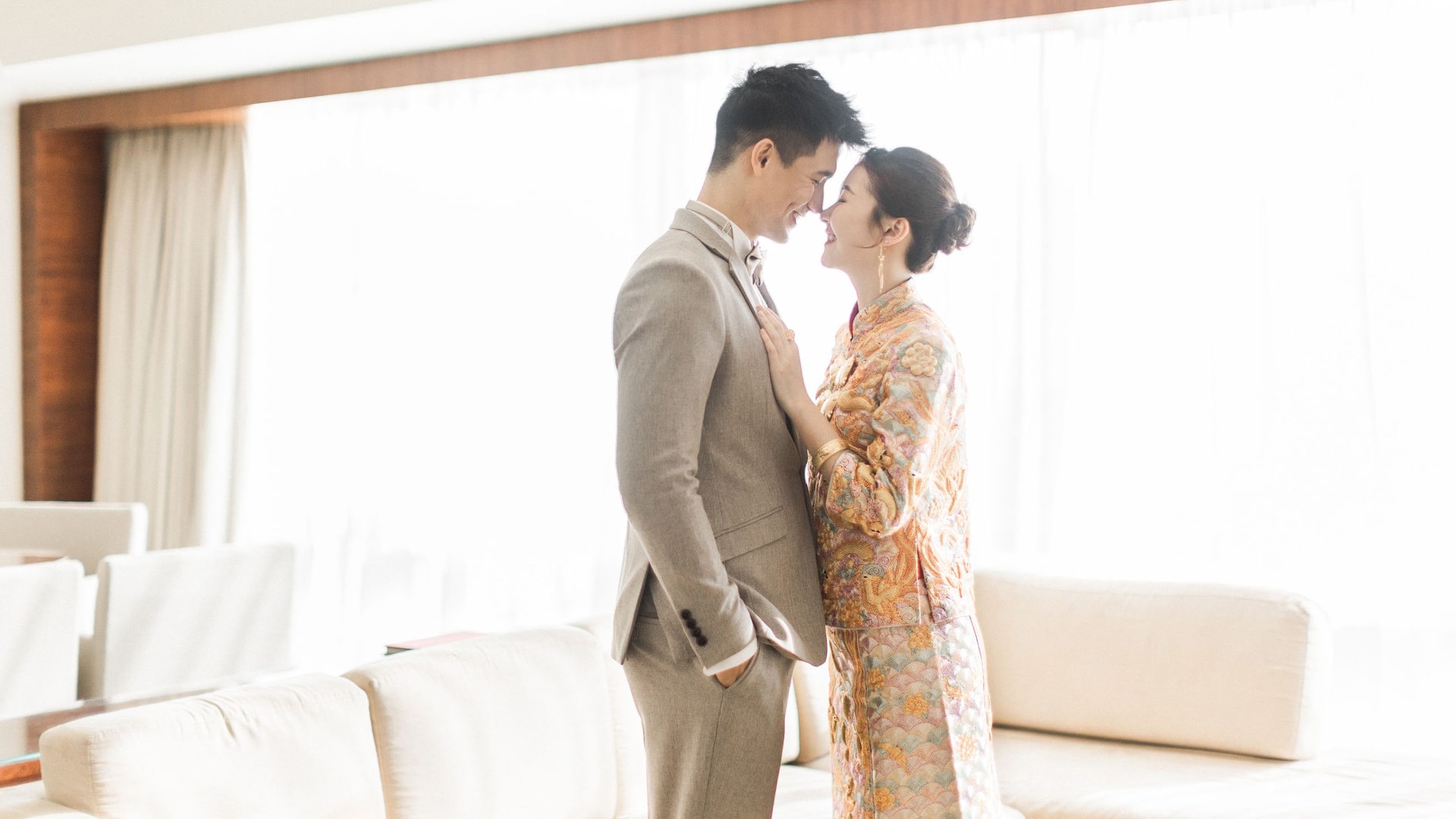 Hyatt Regency Hong Kong, Tsim Sha Tsui Wedding Suite Livingroom Couple
