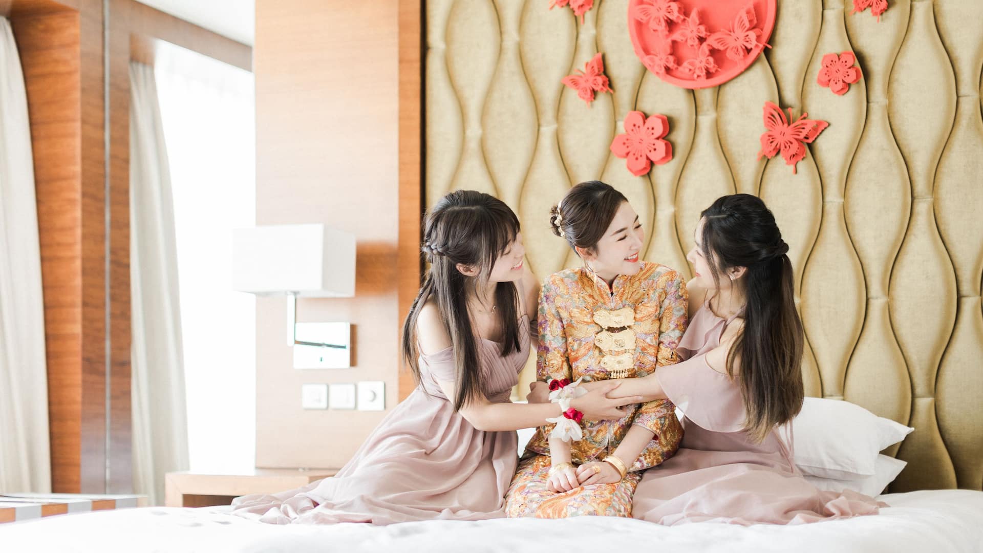 Hyatt Regency Hong Kong, Tsim Sha Tsui Wedding Suite Bedroom Bridesmaid