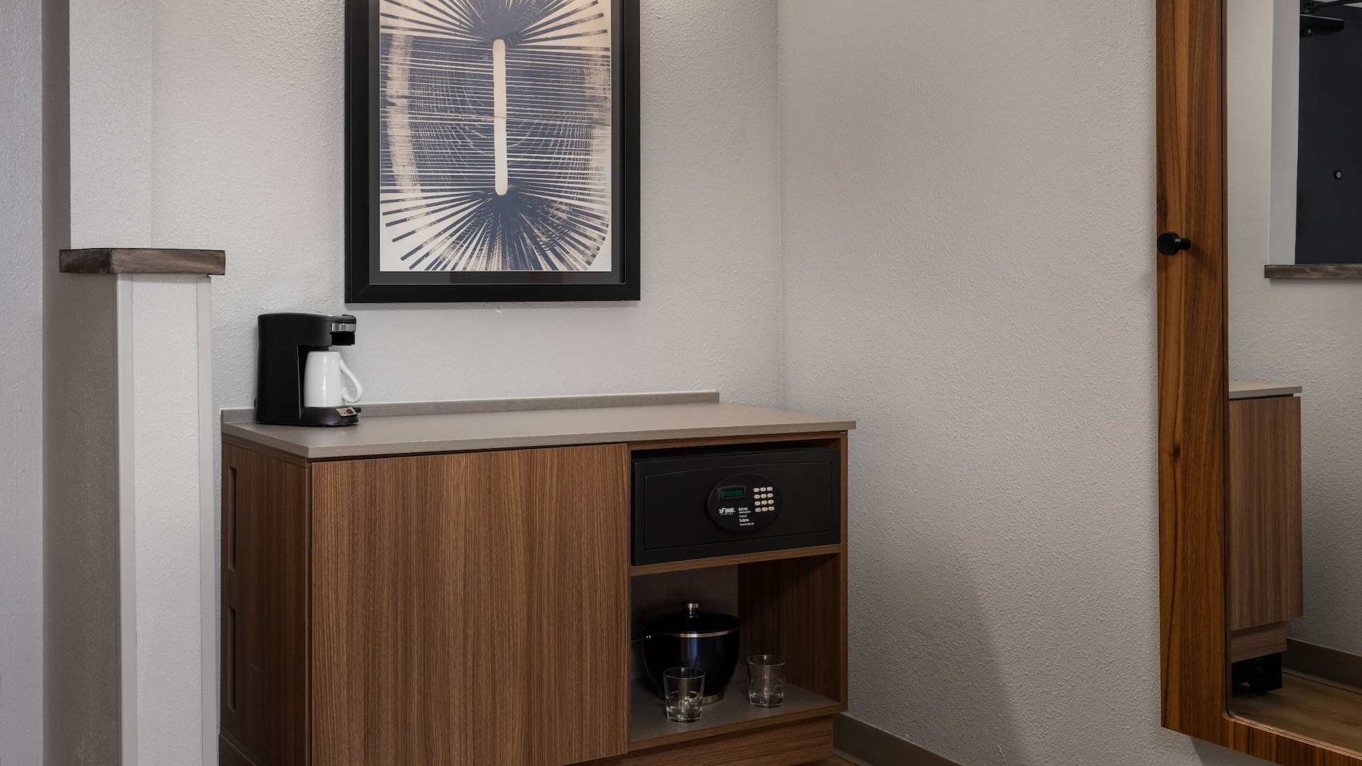 3 of 4 Hyatt Place Orlando Airport Guestroom Dry Bar