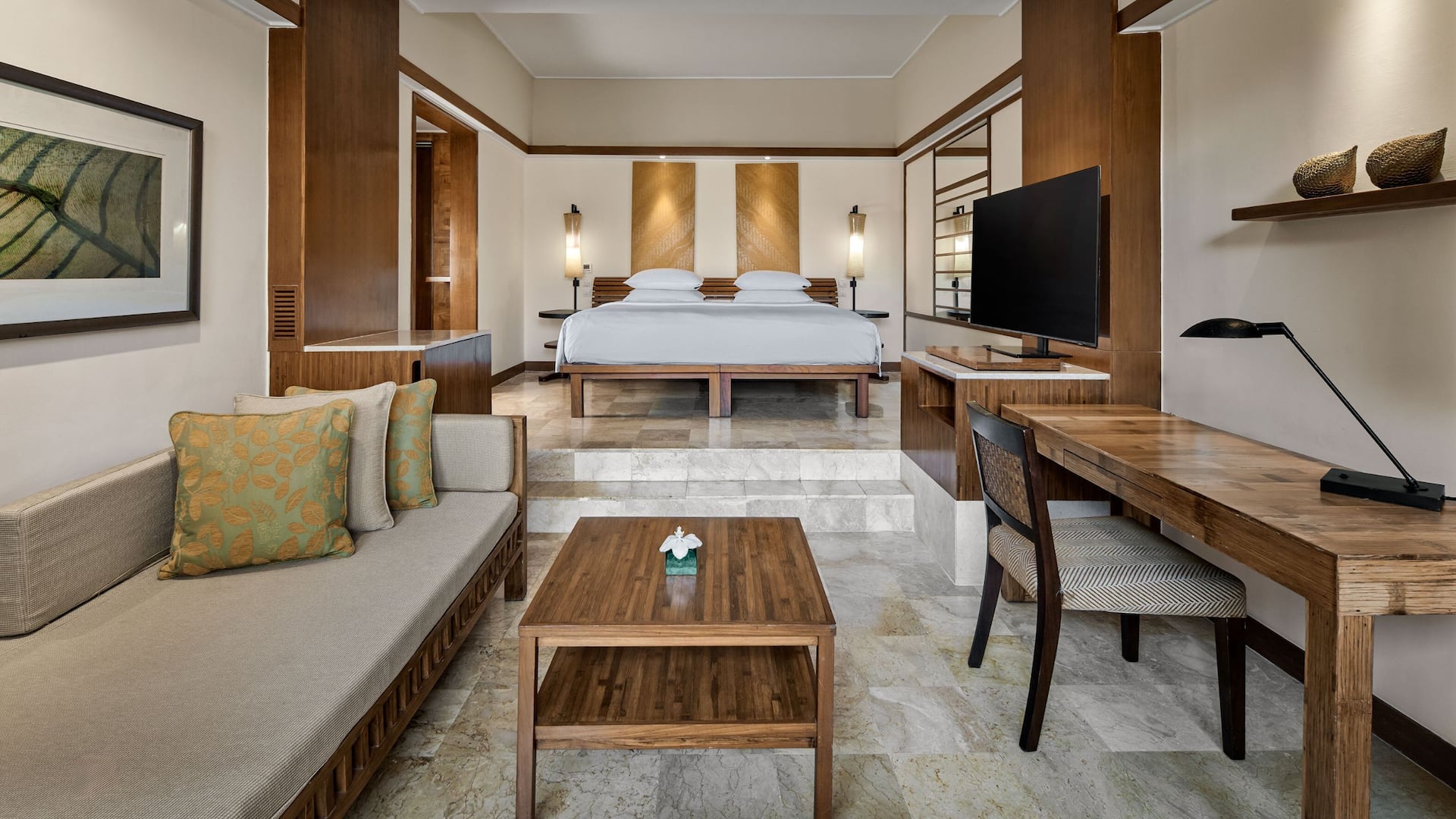 4 de 6 Grand Hyatt Bali Club Deluxe King Step Bedroom Layout View