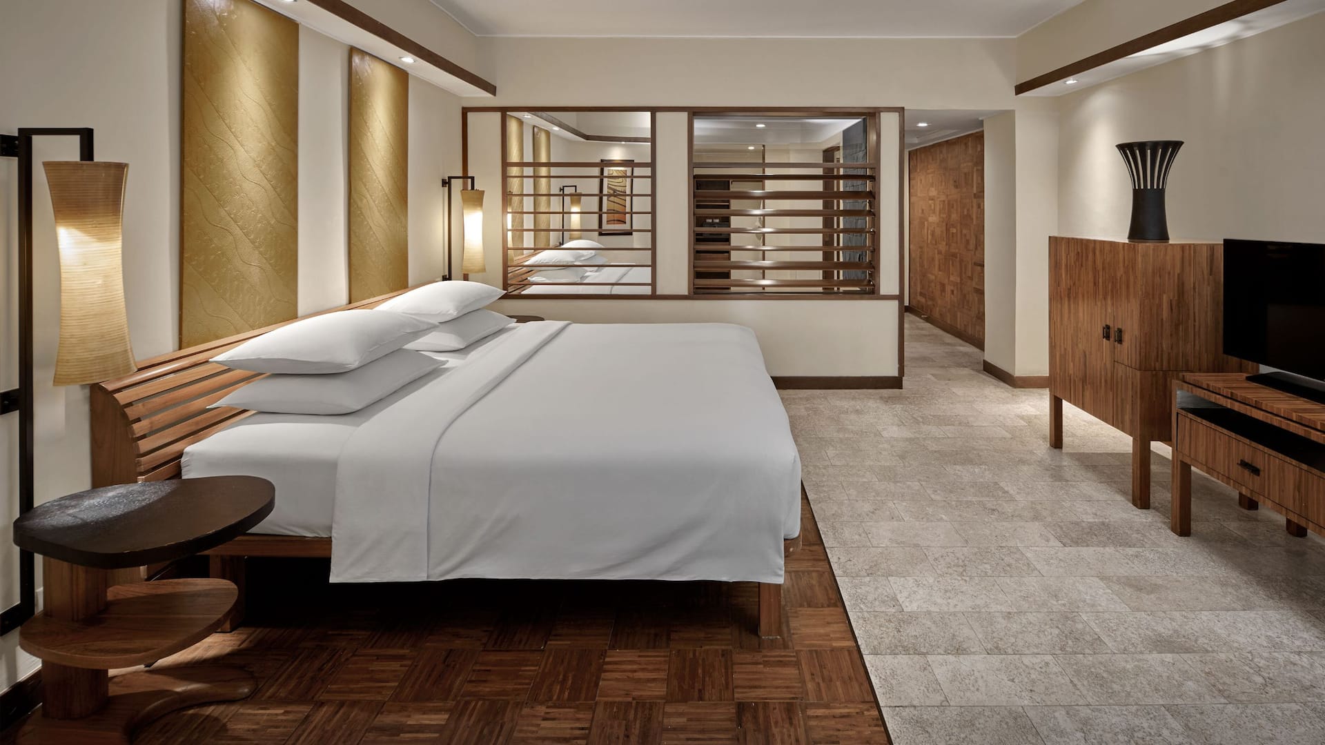 3 de 6 Grand Hyatt Bali Garden View King Bedroom Side View