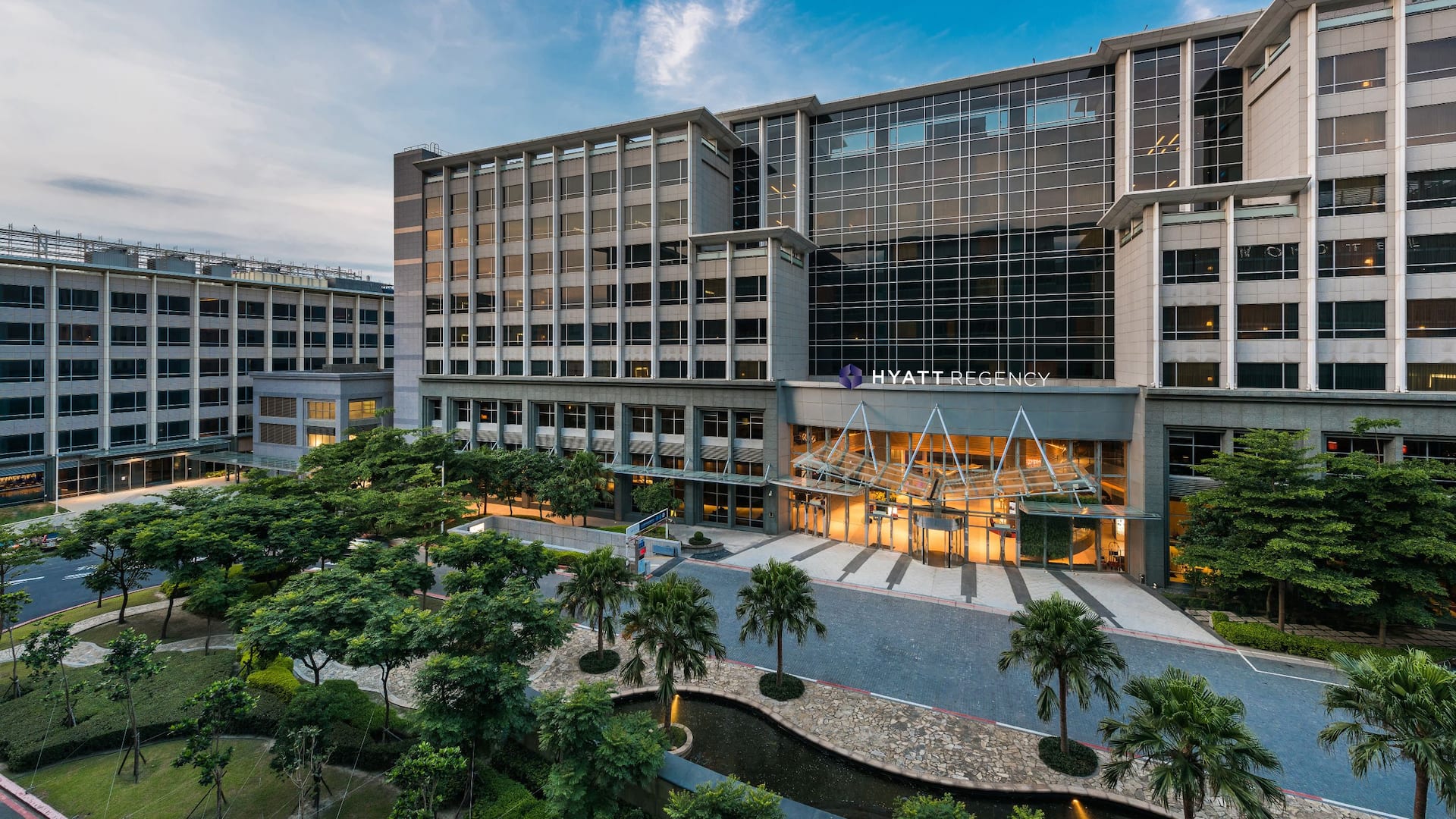 Hyatt Regency Taoyuan International Airport Building