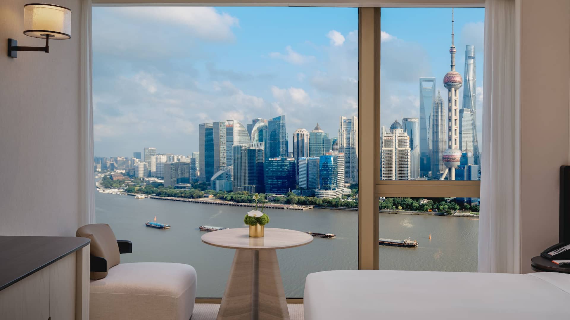 第 1，共 2 Hyatt on the Bund, Shanghai Pearl Tower River View Twin Daytime
