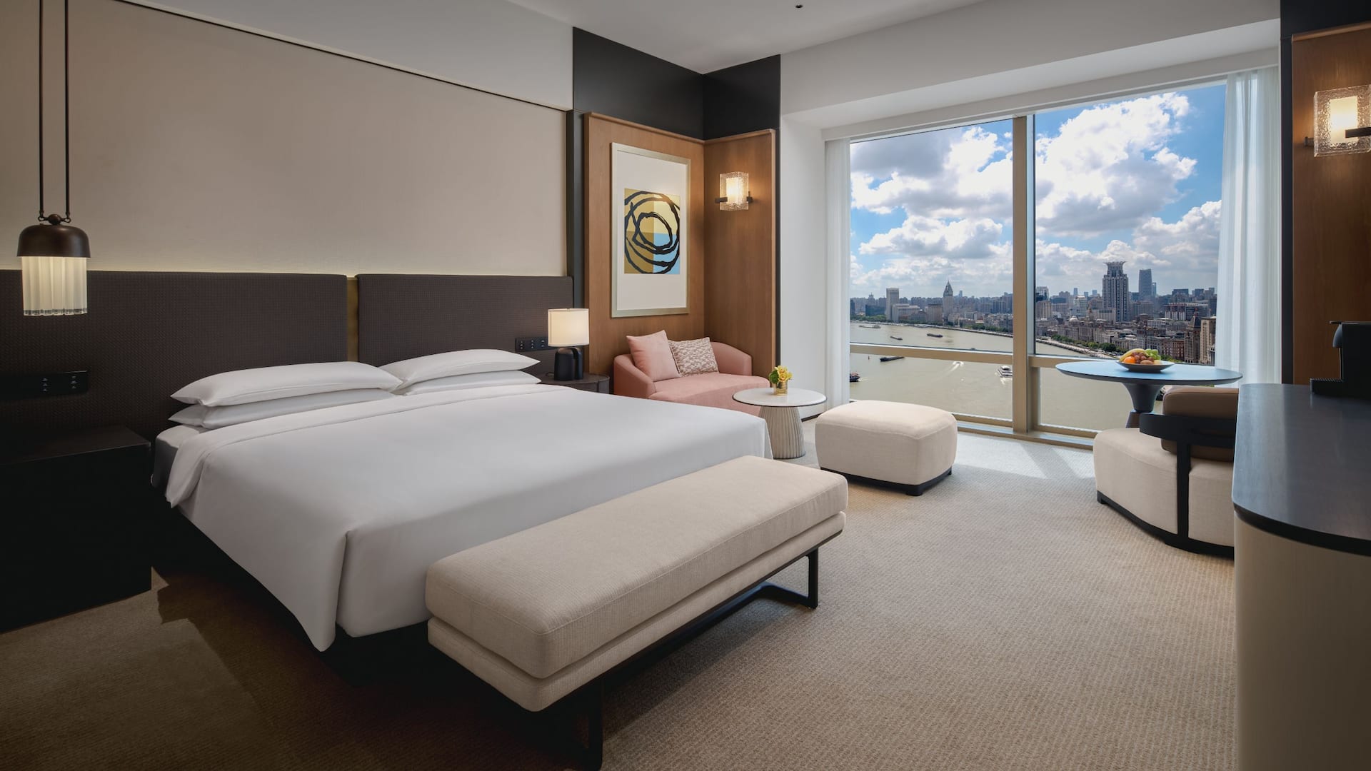 第 1，共 3 Hyatt on the Bund, Shanghai Club Deluxe River View King Layout View