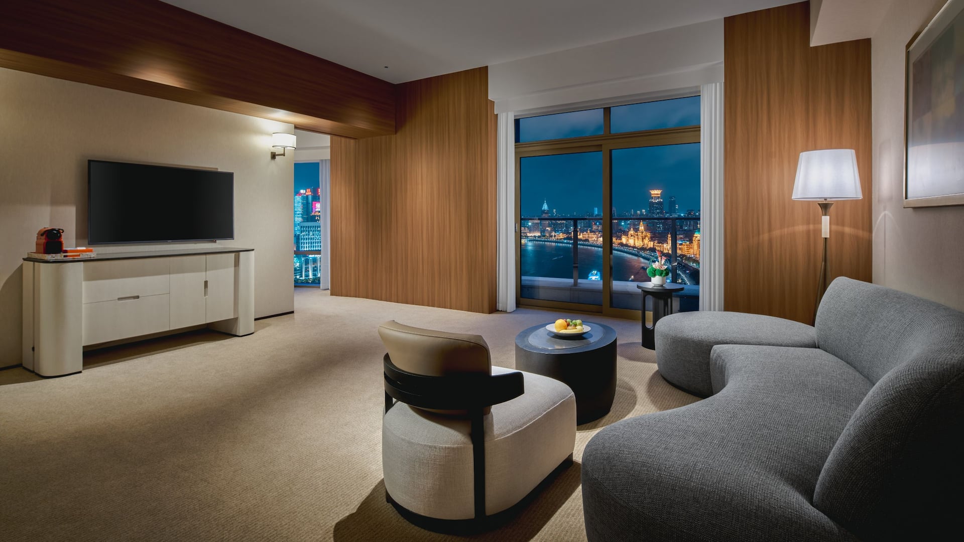 1/1 Hyatt on the Bund, Shanghai Deluxe Bund Suite River View King