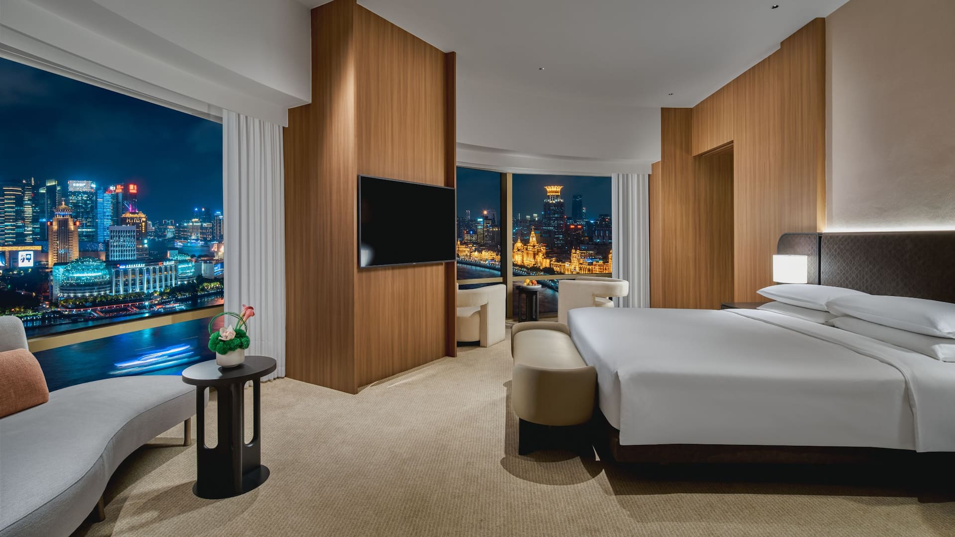 2/3 Hyatt on the Bund, Shanghai Deluxe Bund Suite River View King Layout