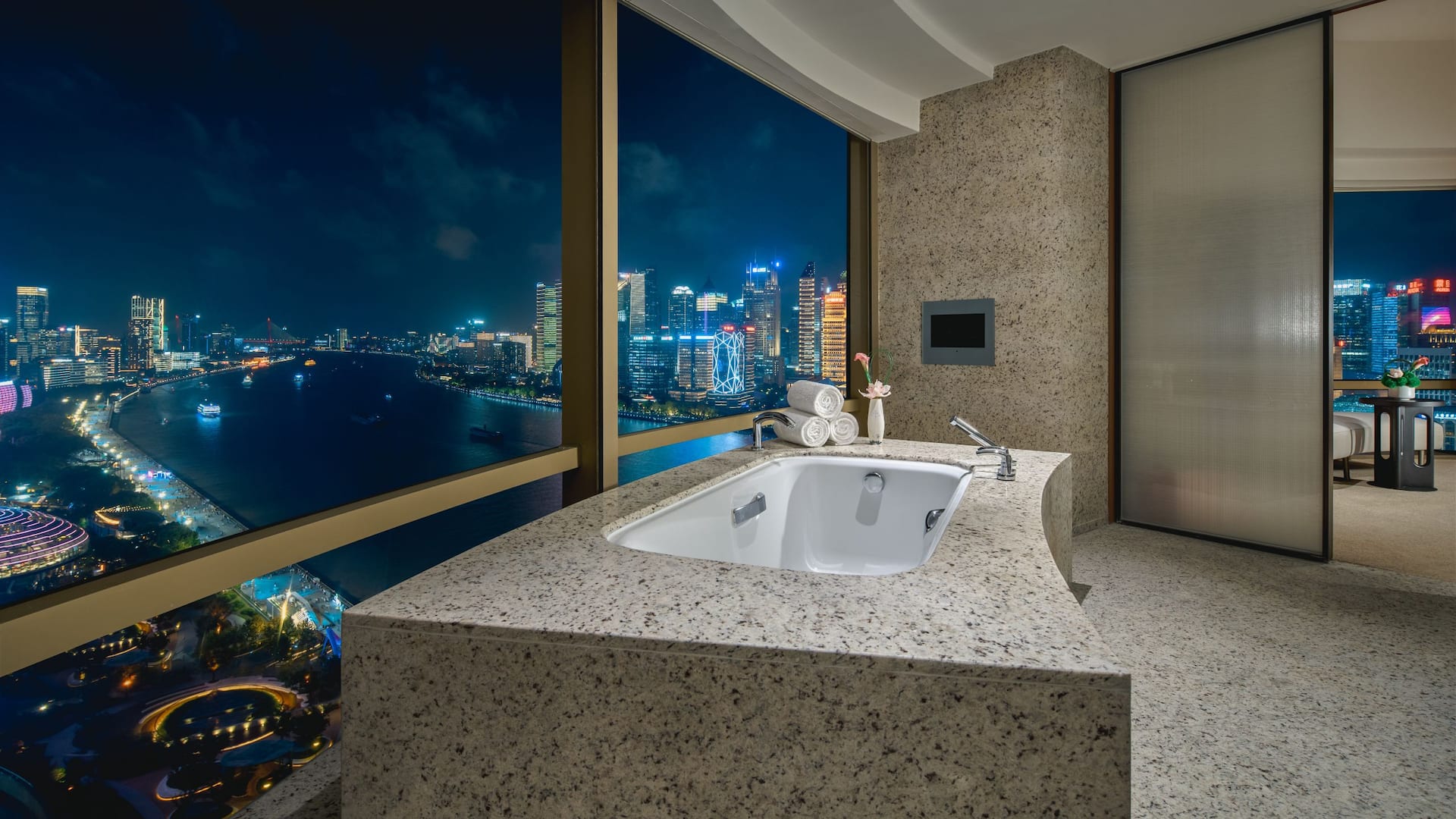3/3 Hyatt on the Bund, Shanghai Deluxe Bund Suite River View King Bathroom