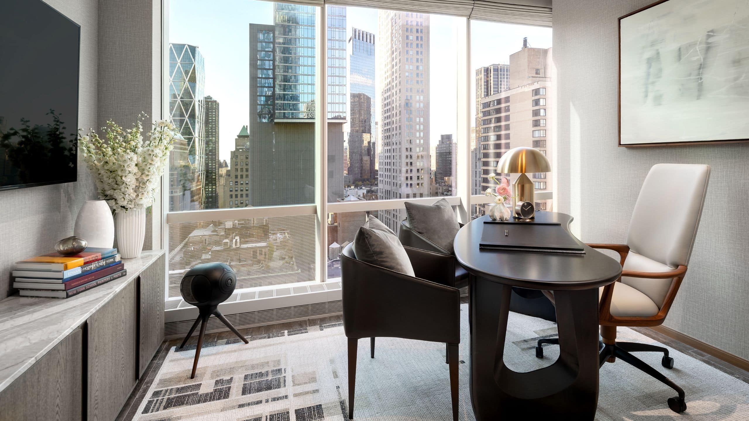 7 из 8 Suite office space with single desk and chair overlooking new york city with flatscreen tv on wall