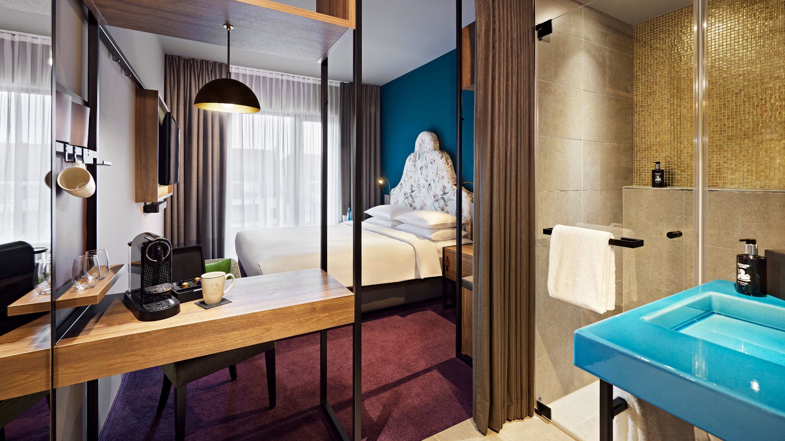 第 5，共 5 me and all hotel dusseldorf oberkassel One King Bed Bathtub