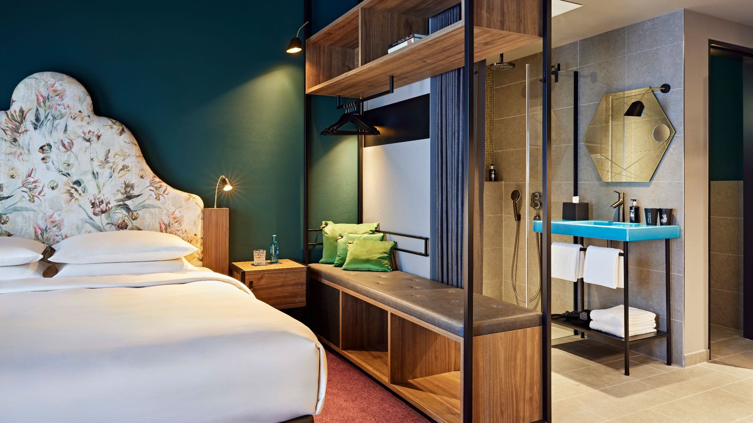 第 4，共 5 me and all hotel dusseldorf oberkassel One King Bed Deluxe Bathroom