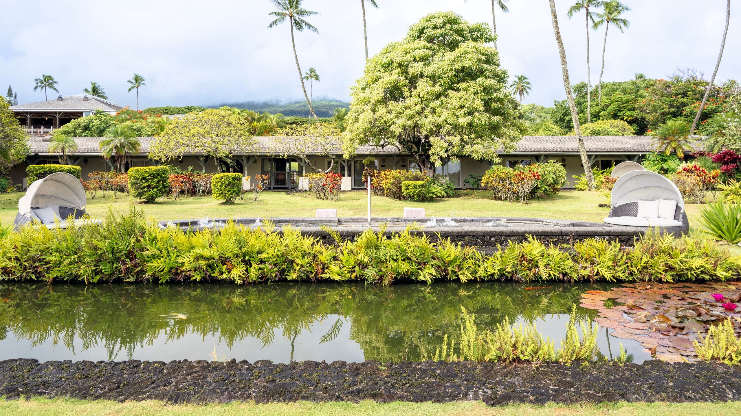 Hana-Maui Resort The Spa Pool Outdoor Lounge Area