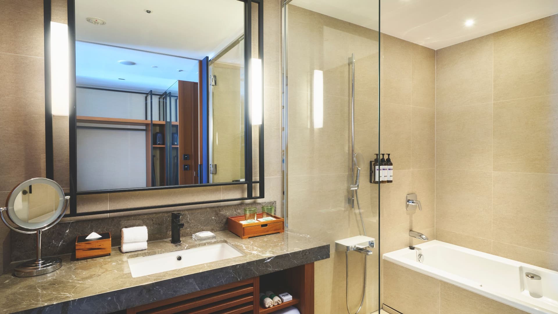 3/5 Hyatt Regency Seragaki Island, Okinawa Rooms Bathroom