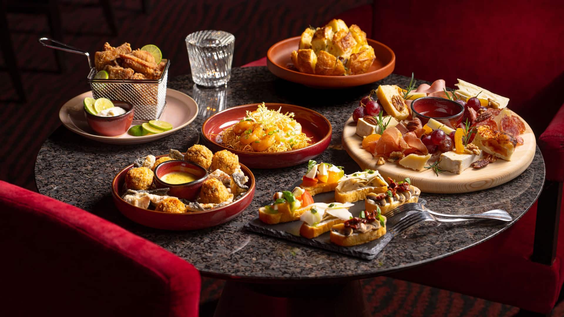 Hyatt Regency Hong Kong, Sha Tin Bar Snacks At Tin Tin Bar
