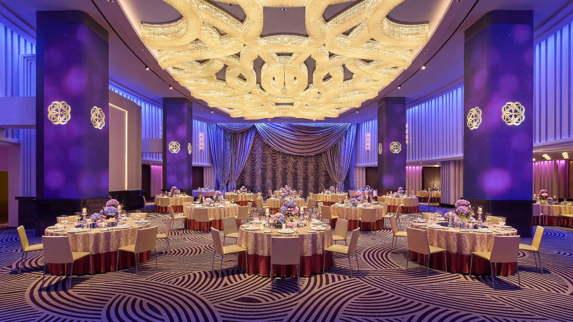 Grand Hyatt Mumbai Hotel & Residences Showroom Ballroom Chandelier