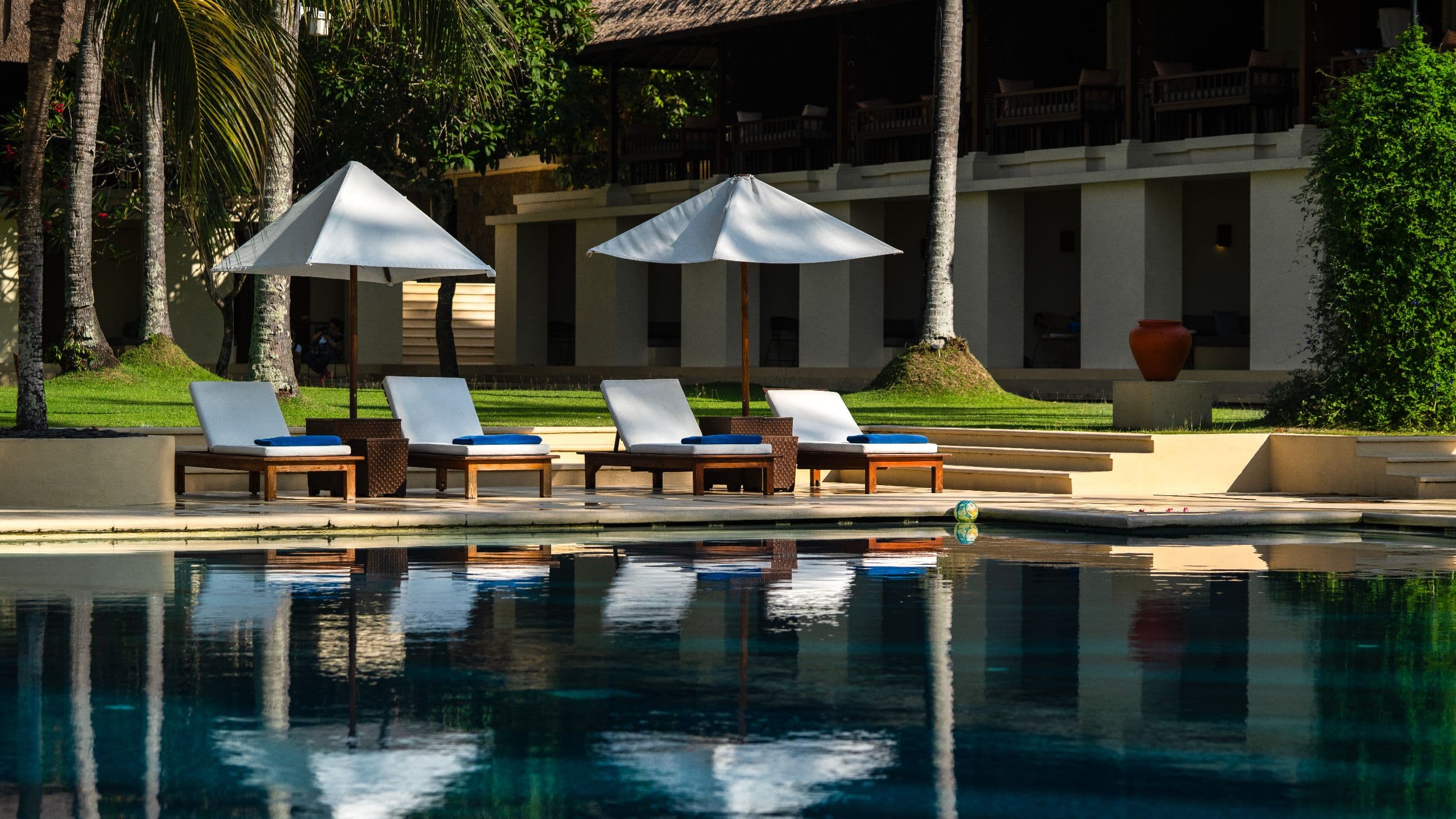 Alila Manggis Morning Pool Ball Water
