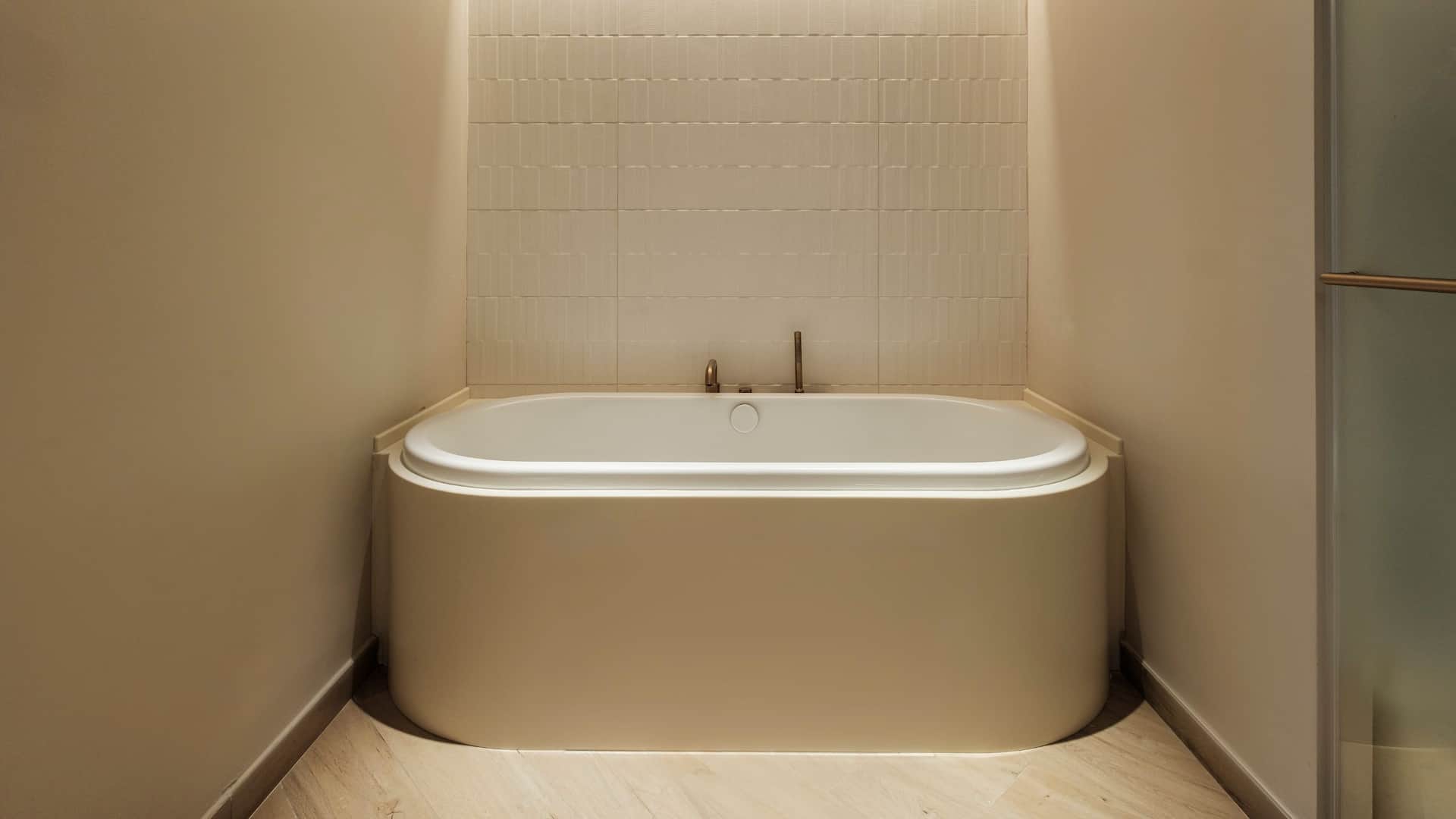 6/8 Hyatt Centric Malta One Bedroom Suite With Terrace Bathtub