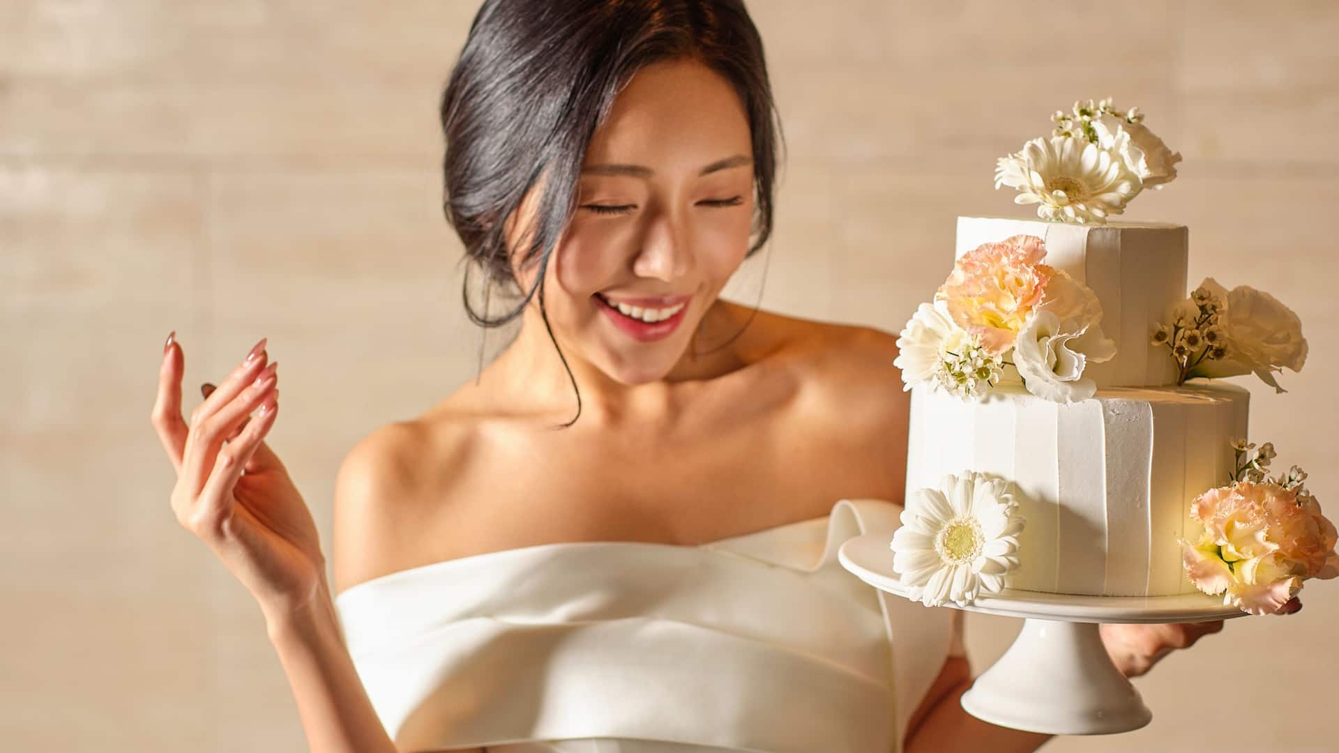 Grand Hyatt Incheon Bride Holding A Cake