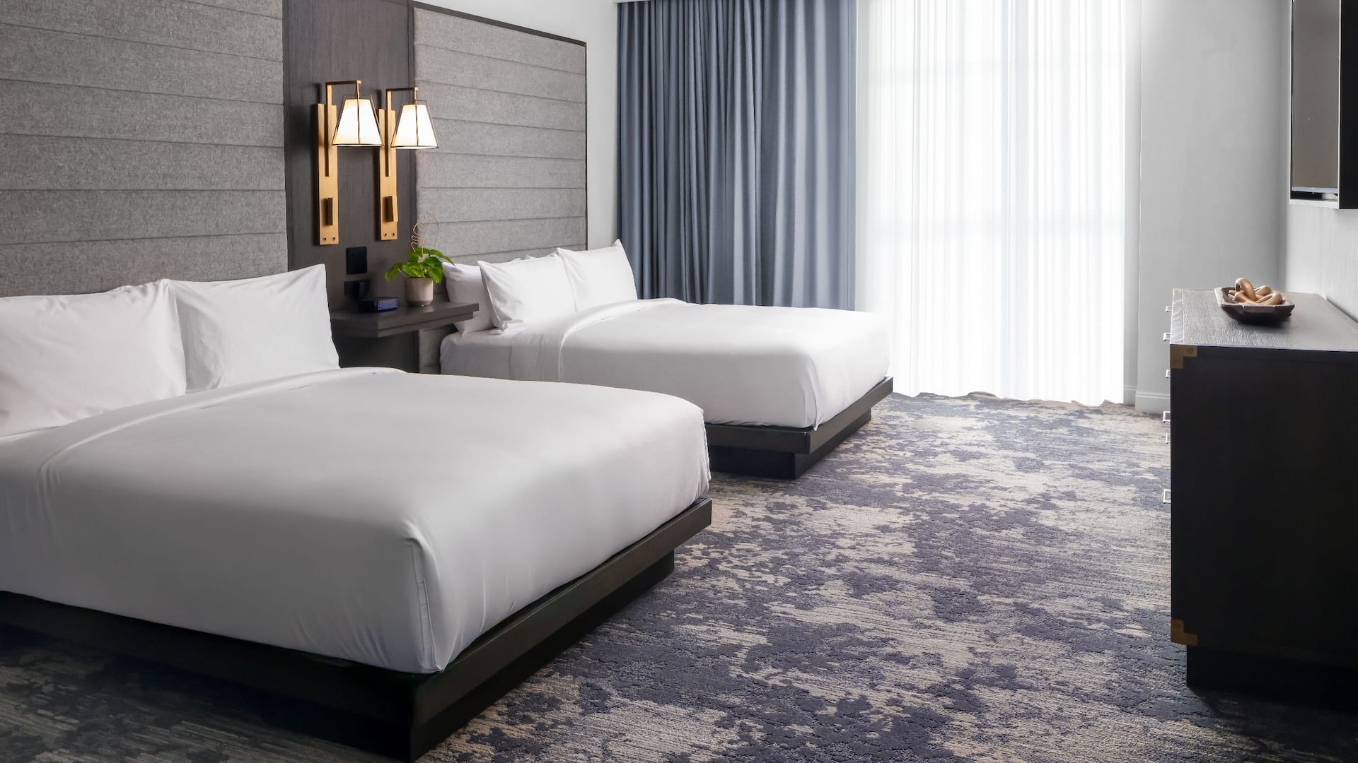 Grand Hyatt Deer Valley Studio Two Queen Beds With Sheers Accessible Tub