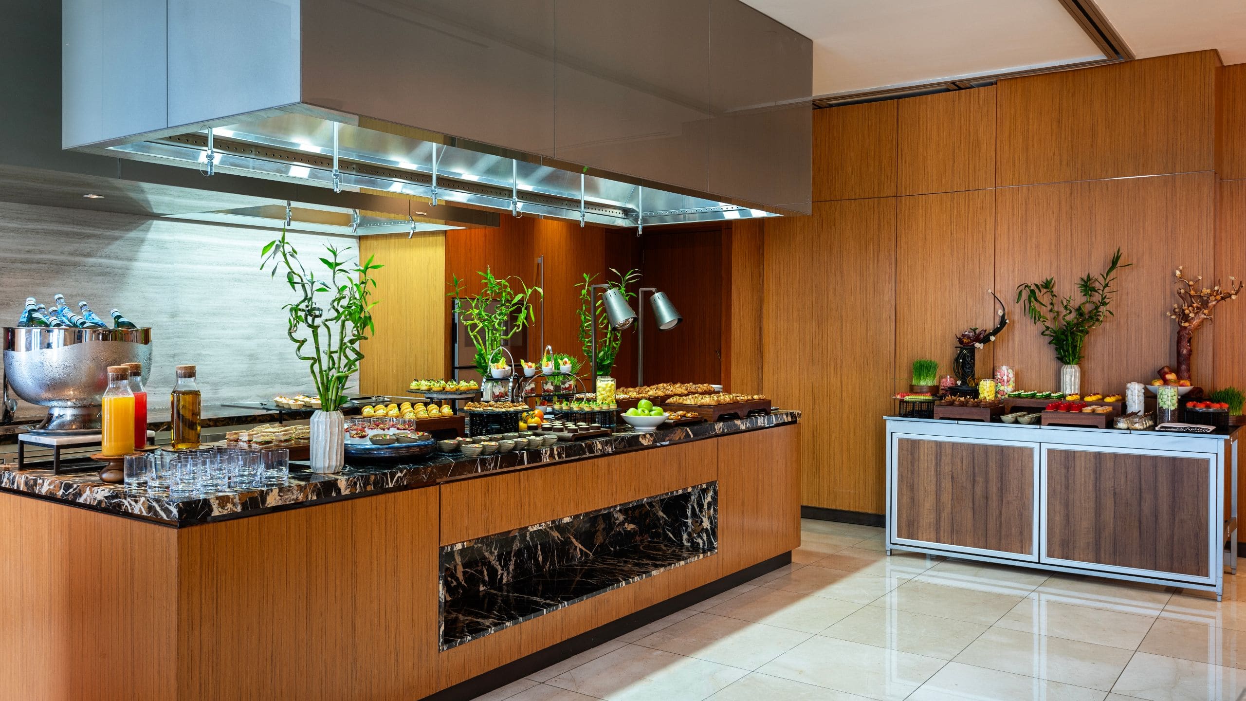 1 من 3 Park Hyatt Doha Meeting Room Salon 4 Buffet Set Up