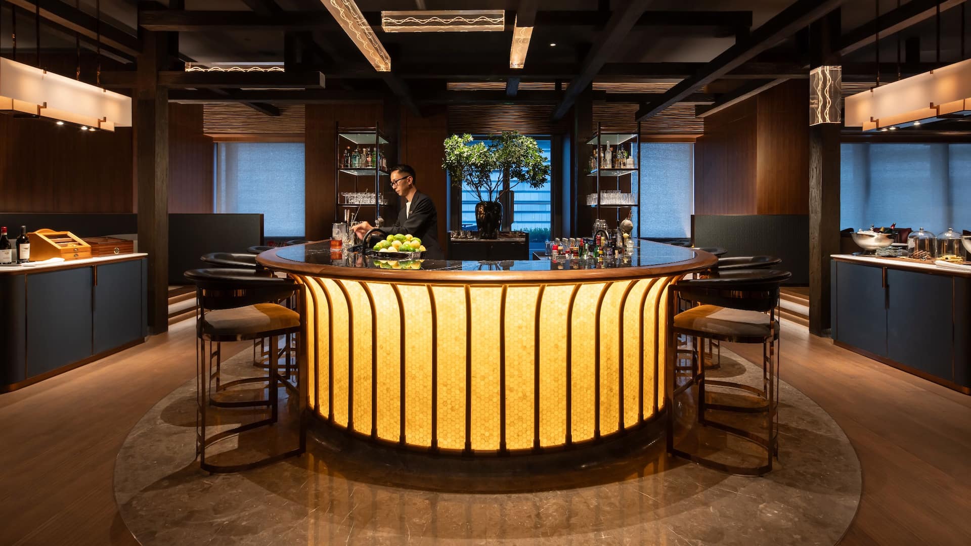Grand Hyatt Kunming Altitude Bar Bartender