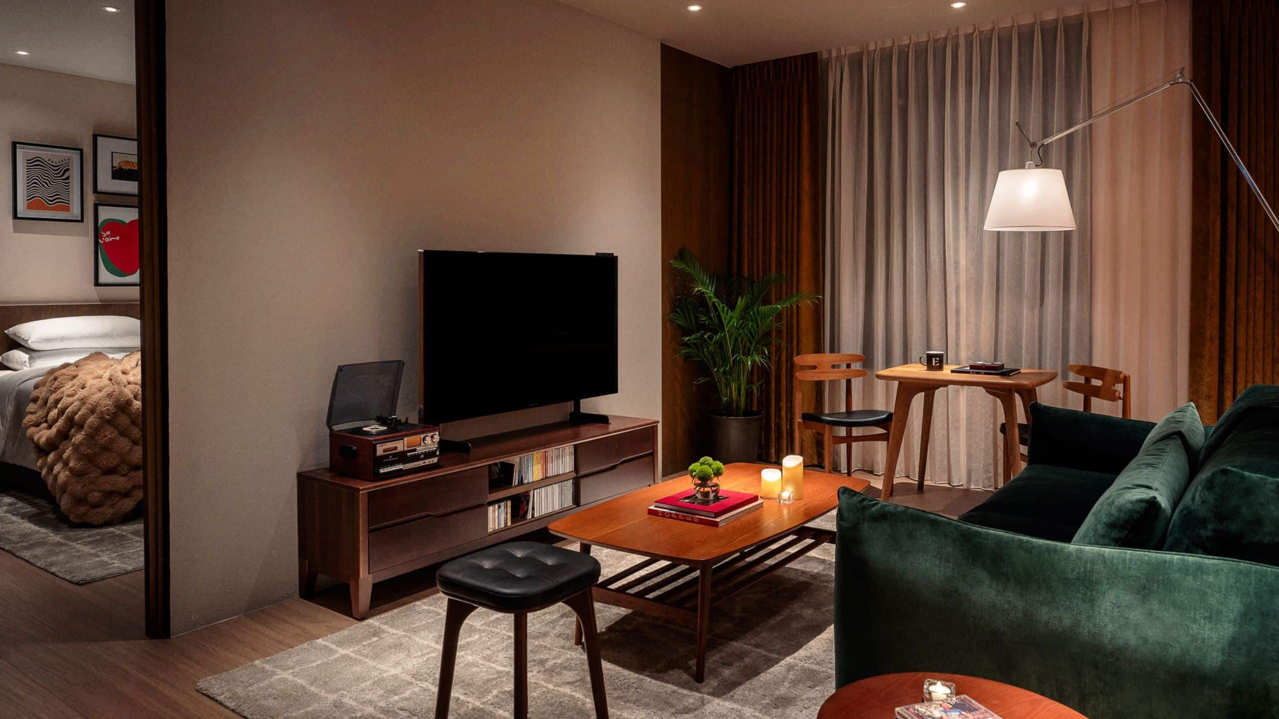 1 von 6 EPISODE Daan Taipei Episode Suite Living Room