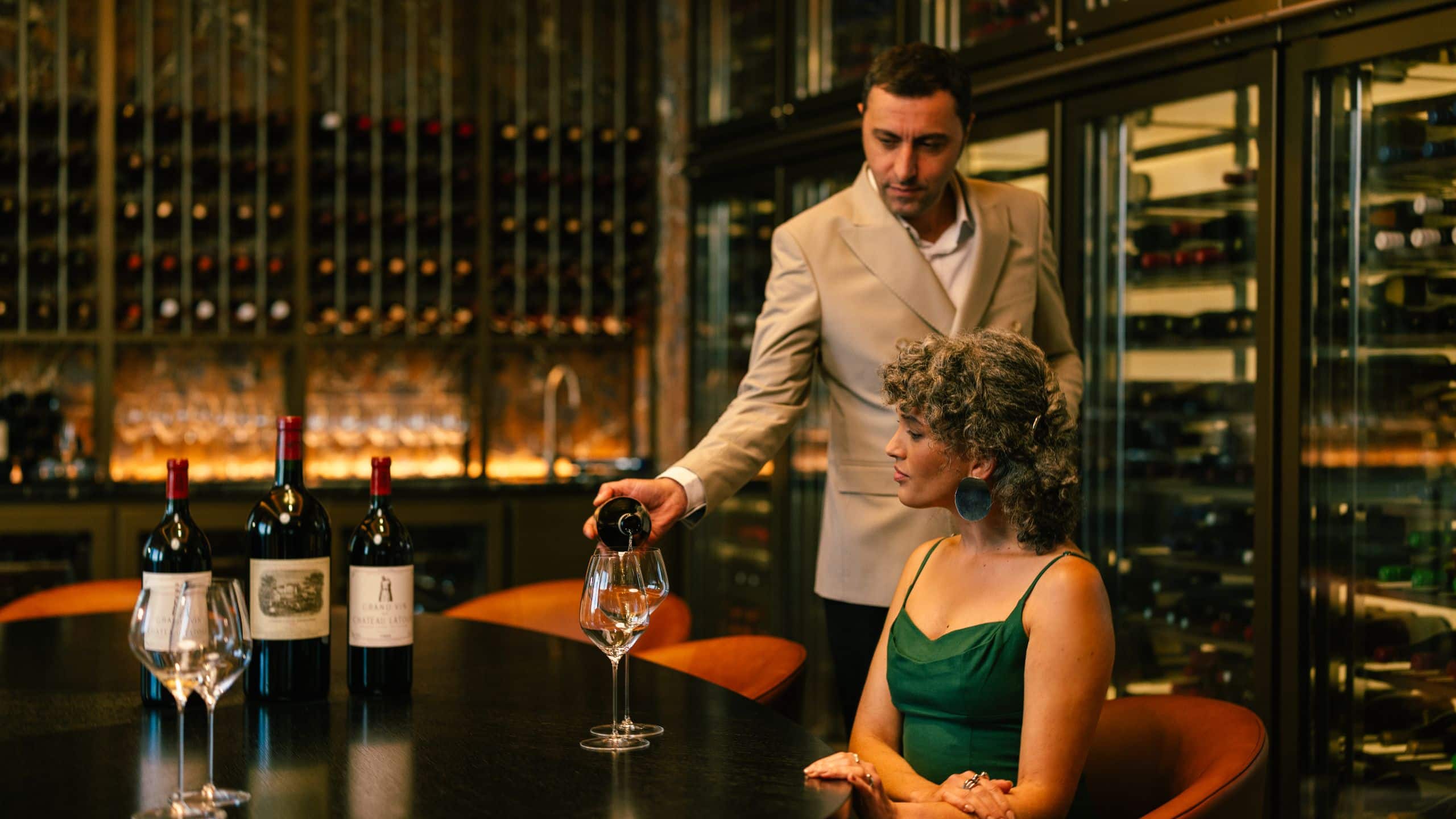 Park Hyatt London River Thames Tamise Wine Cellar Pouring