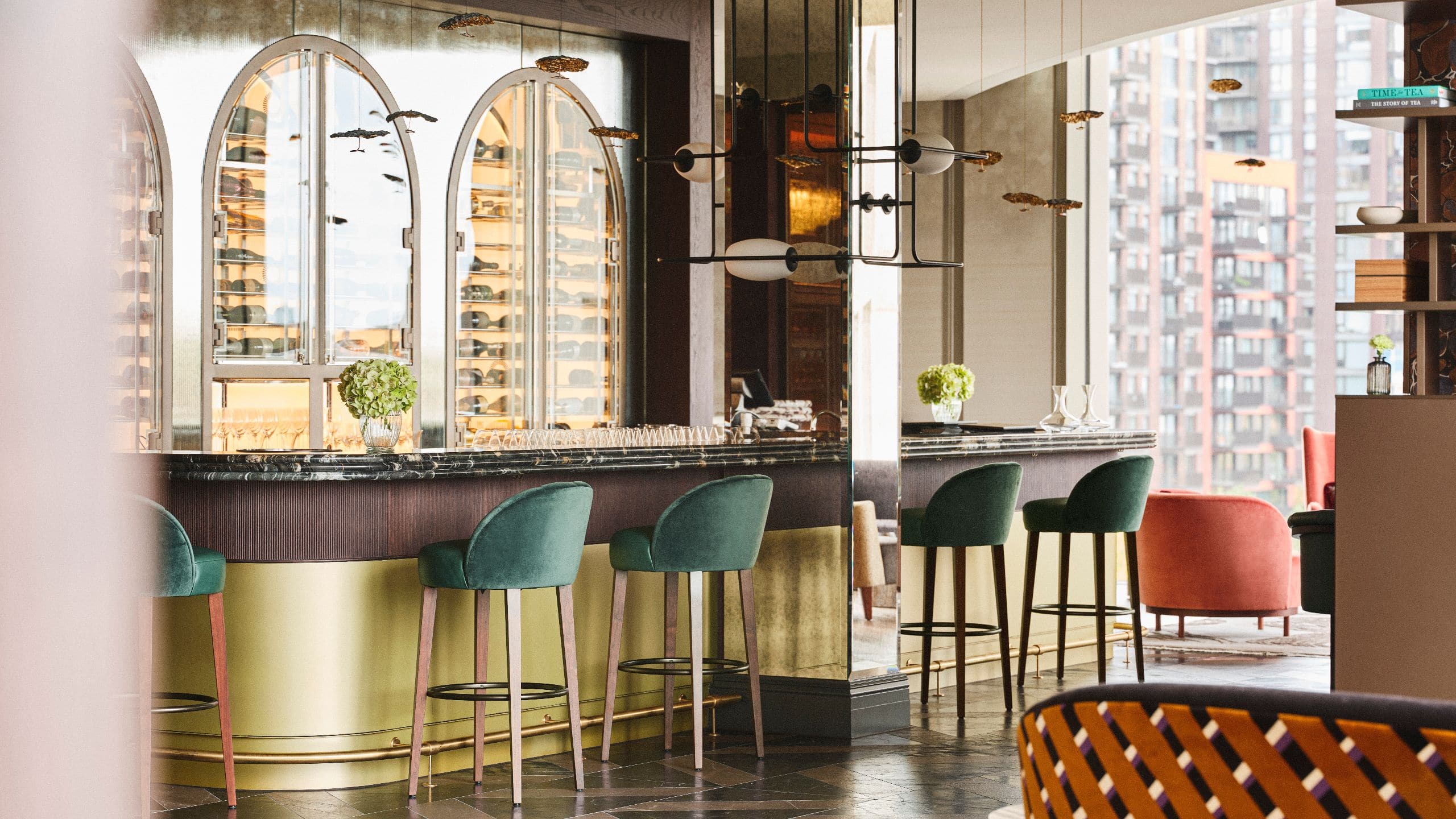 4 of 5 Park Hyatt London River Thames Tamise Bar Side Shot