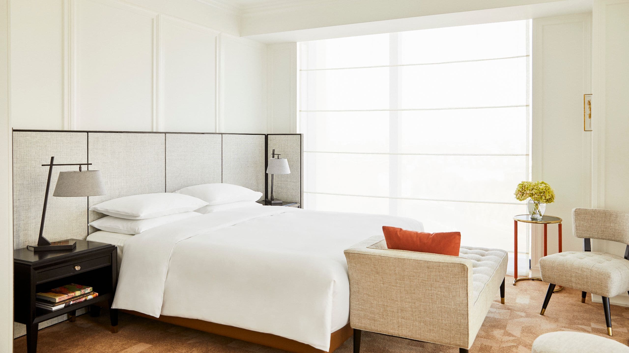 第 4，共 7 Park Hyatt London River Thames Suite Bedroom Side View