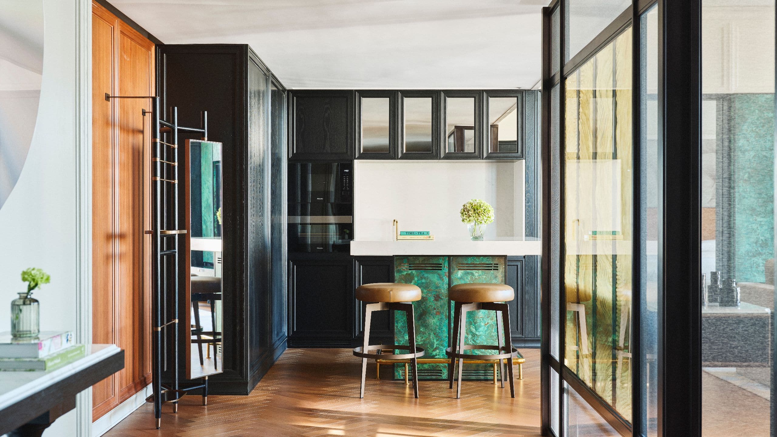 第 4，共 8 Park Hyatt London River Thames Suite Presidential Kitchenette Entrance View