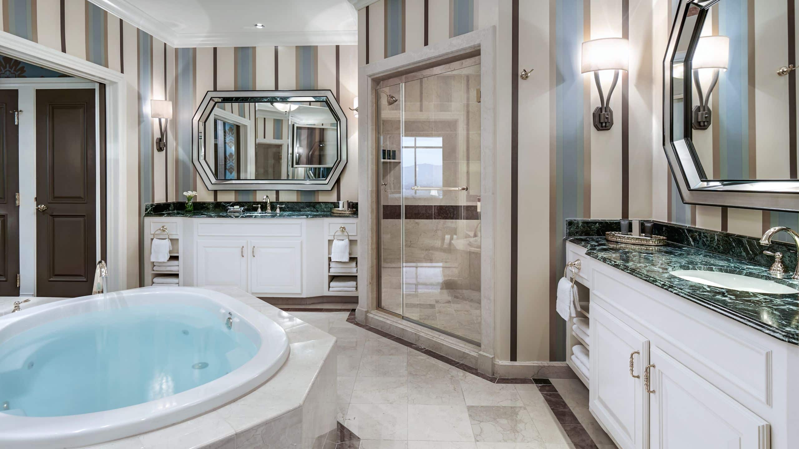 3 of 3 The Palazzo Grand One Bedroom Bath