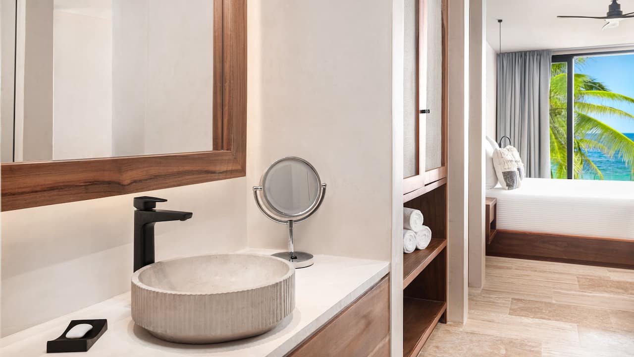 Casa Zamna Oceanfront King with Hot Tub Bath