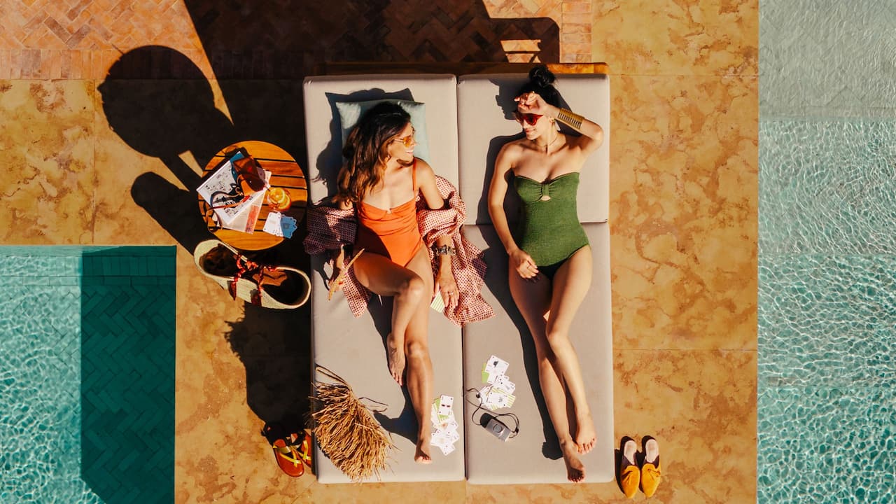 Oasis Pool 3 women Sunbed Pool