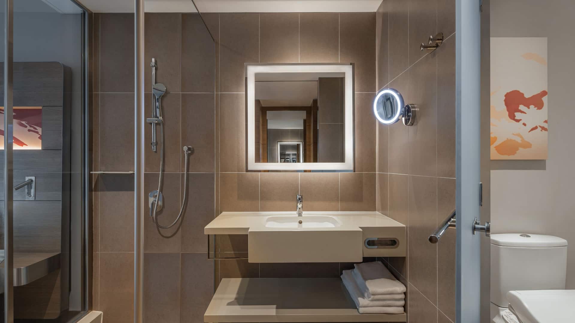 2 de 2 Hyatt Regency Taoyuan International Airport Standard Room Bathroom