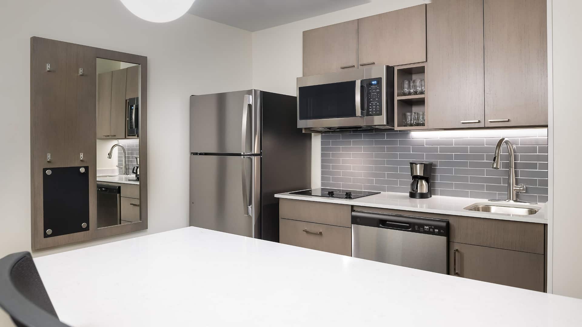 第 5，共 5 Hyatt House Auburn Hills / Detroit Standard Full Kitchen Wide View With Island