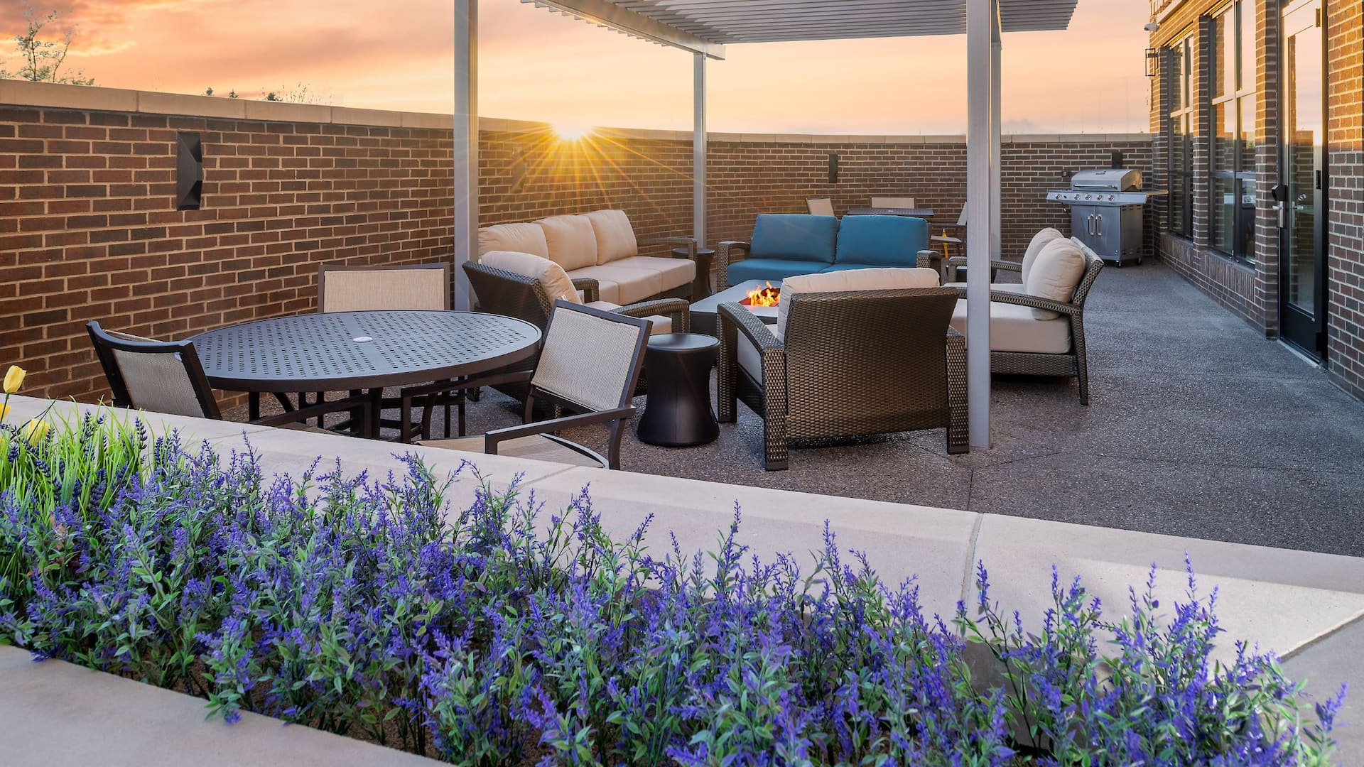 Hyatt House Auburn Hills / Detroit Patio With Firepit And Grill At Sunset