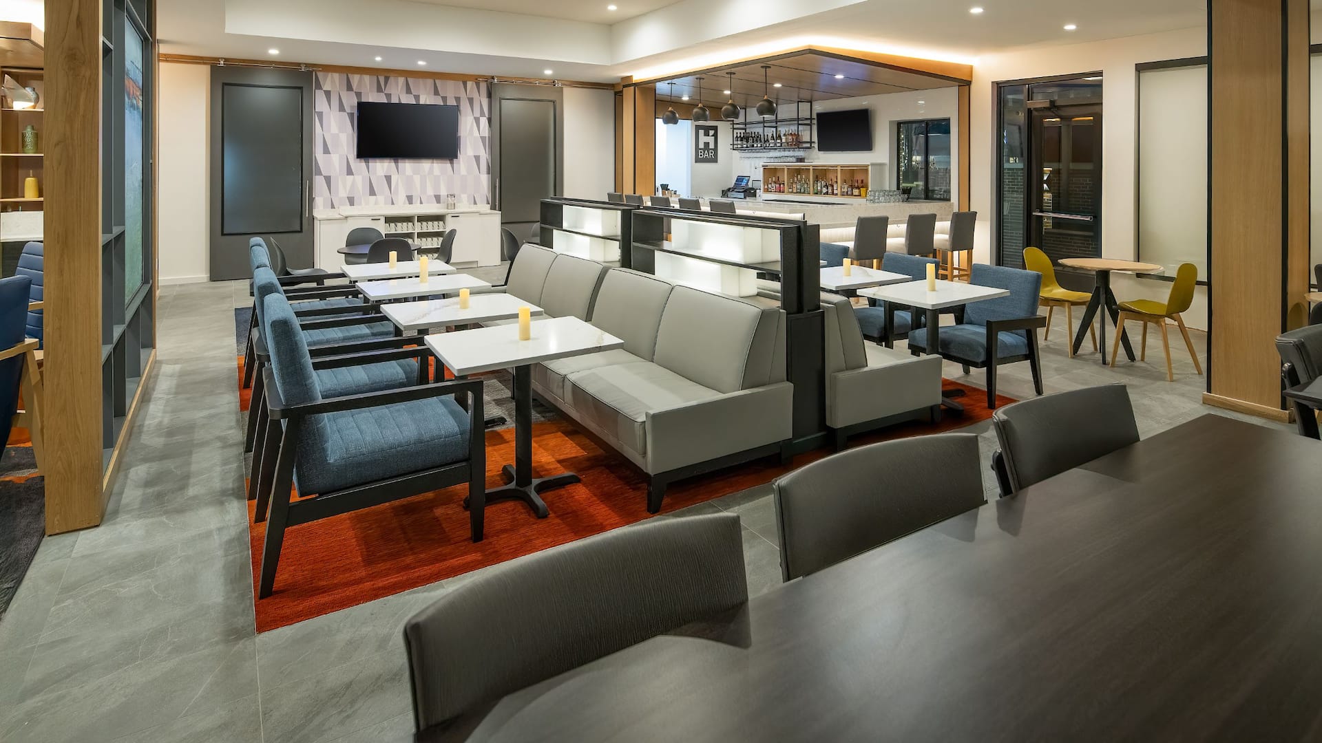 Hyatt House Auburn Hills / Detroit Bar And Lounge Seating At Night