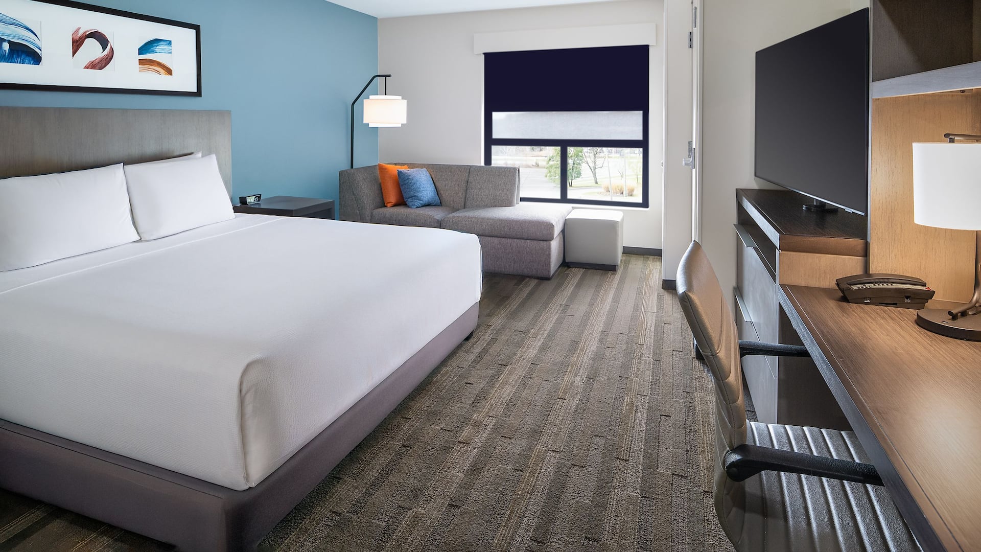 第 1，共 6 Hyatt House Auburn Hills / Detroit King Den Guestroom Side Wide View