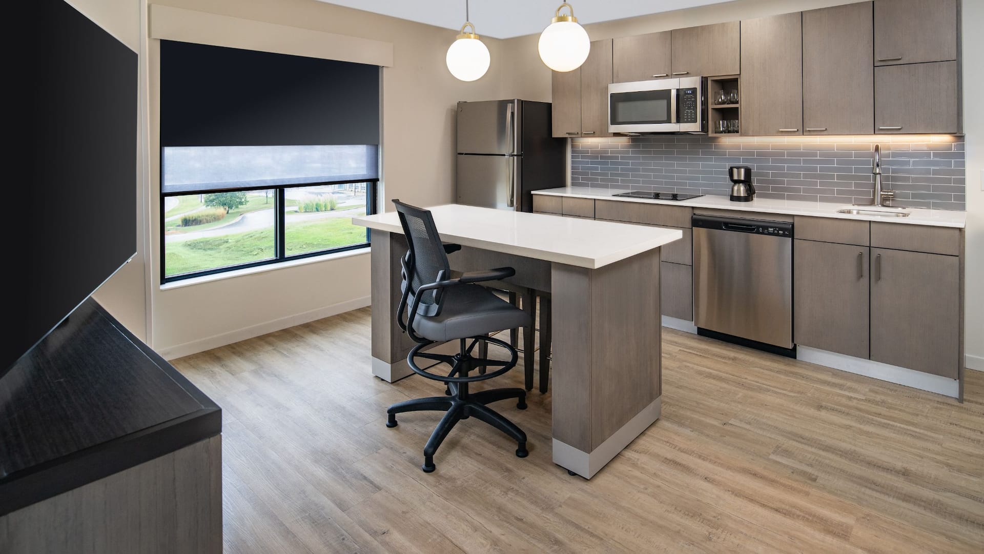Hyatt House Auburn Hills / Detroit One Bedroom Suite Full Kitchen