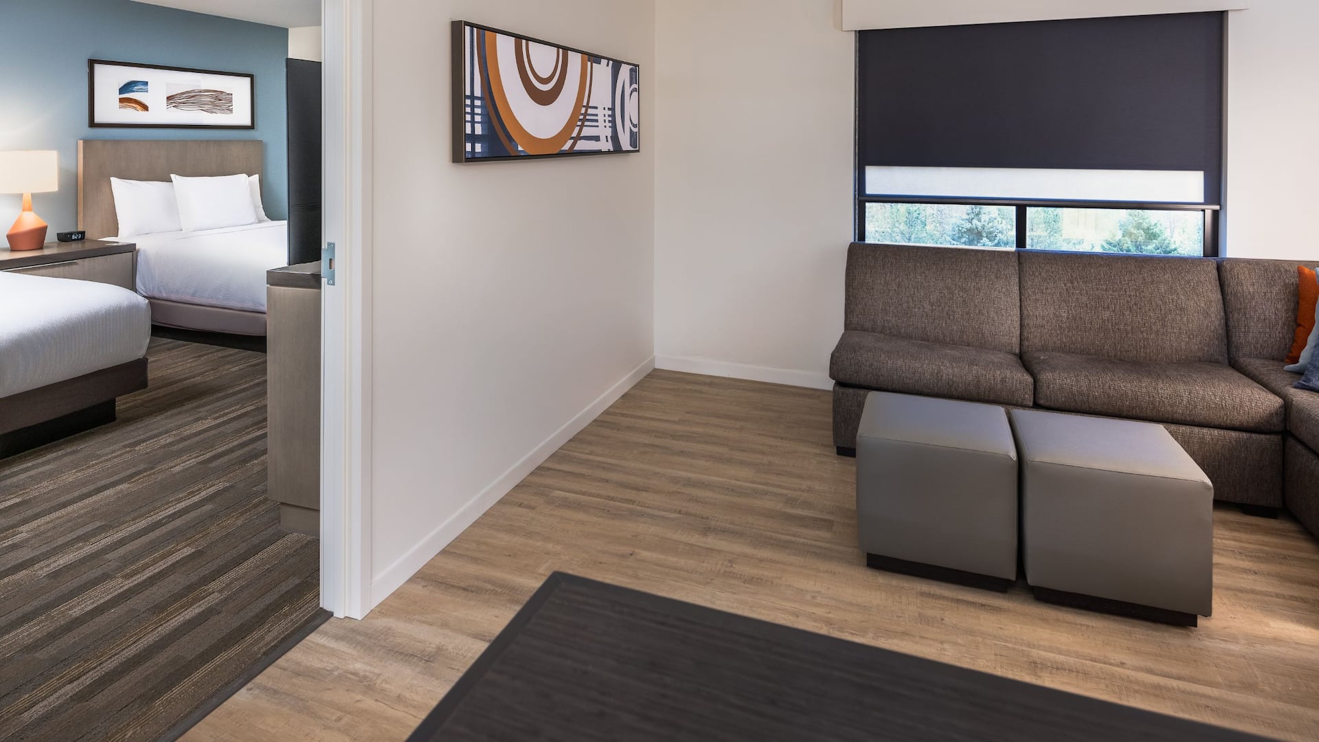 第 2，共 6 Hyatt House Auburn Hills / Detroit Suite Living Room And Bedroom