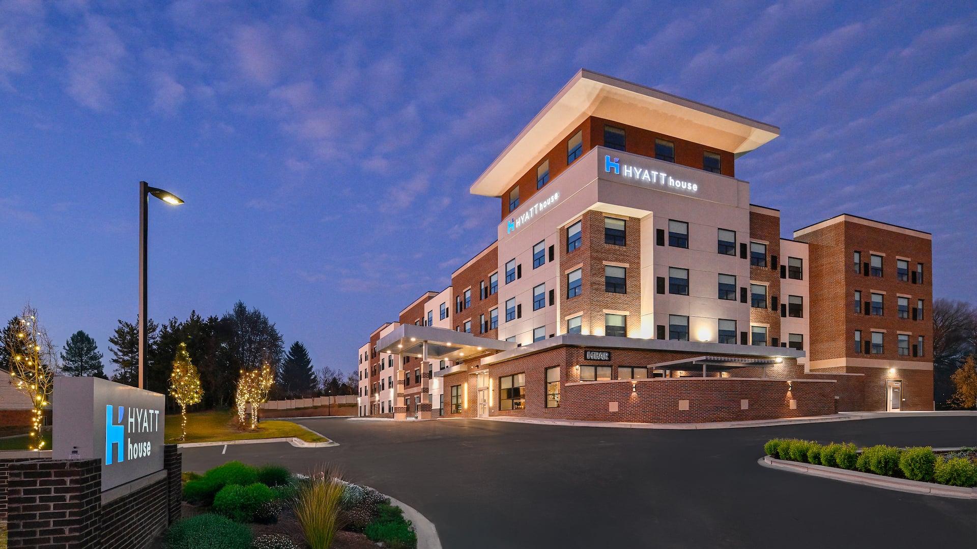 Hyatt House Auburn Hills / Detroit Exterior And Signage At Night