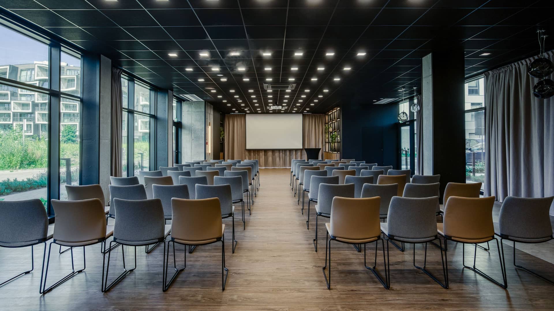 1 z 2 Hyatt Place Krakow Hyatt Zoom Meeting Room