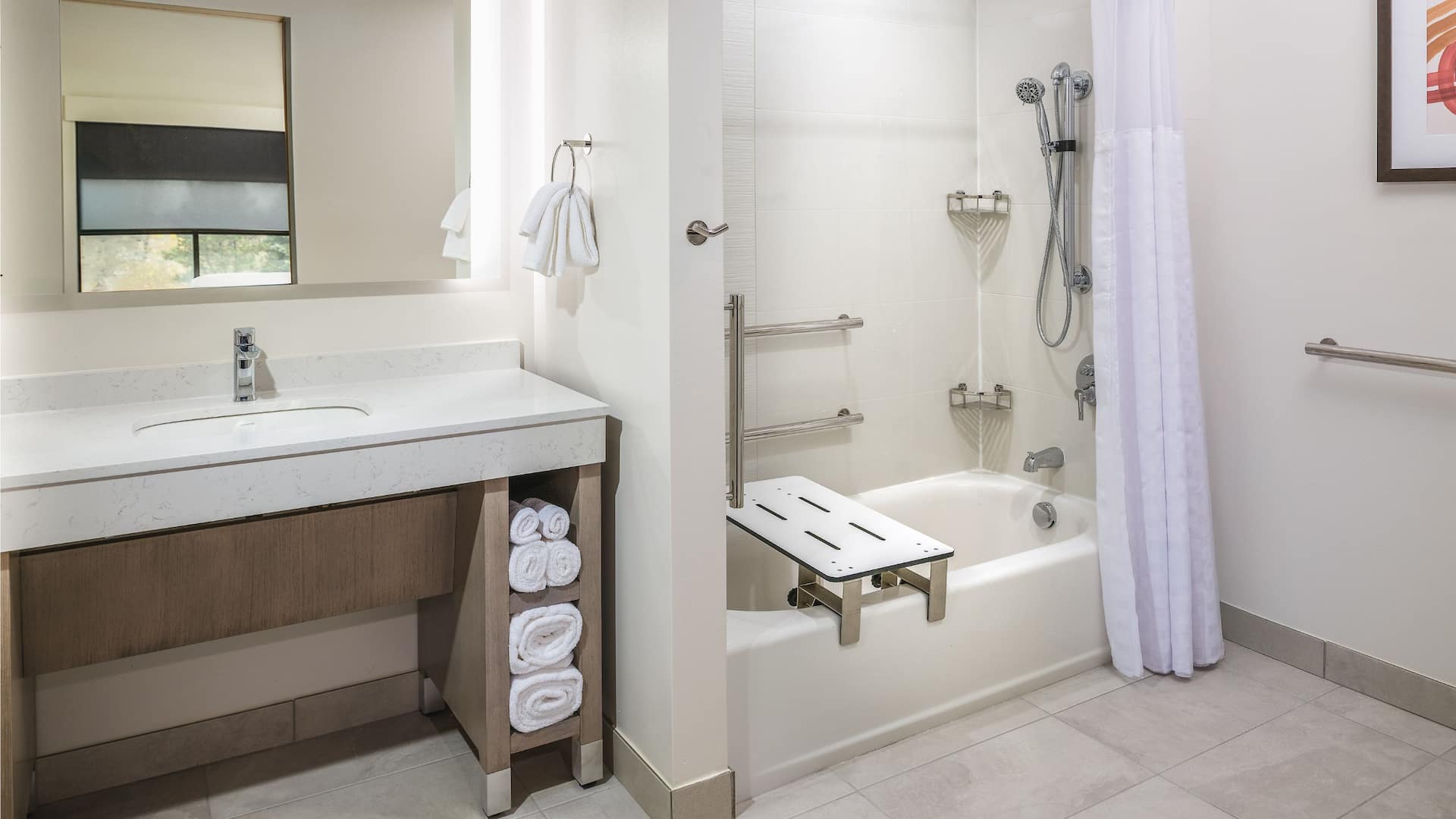 第 4，共 5 Hyatt House Auburn Hills / Detroit Accessible Bathroom With Bathtub