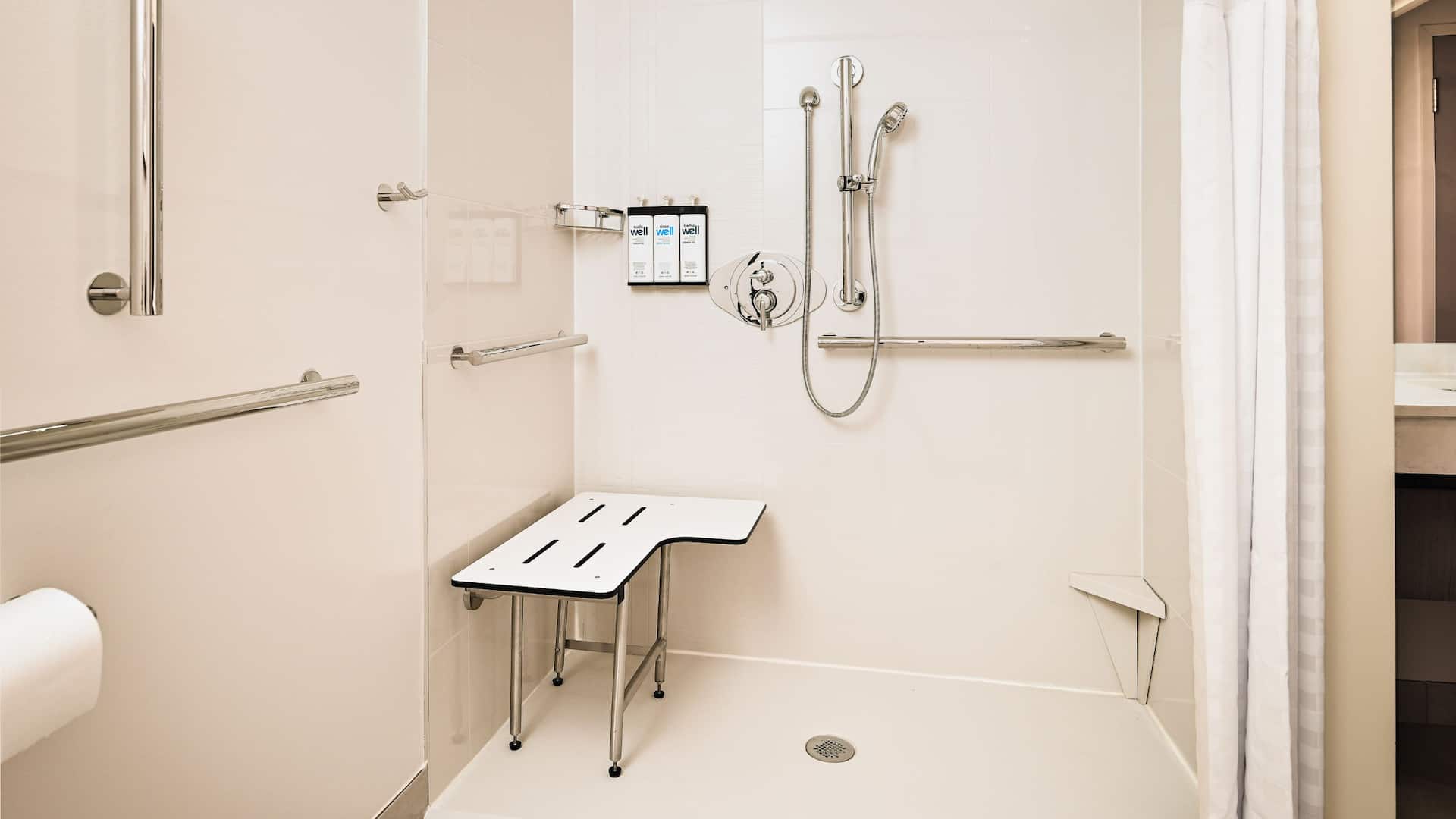第 3，共 3 Hyatt House Auburn Hills / Detroit Accessible Bathroom With Roll-In Shower