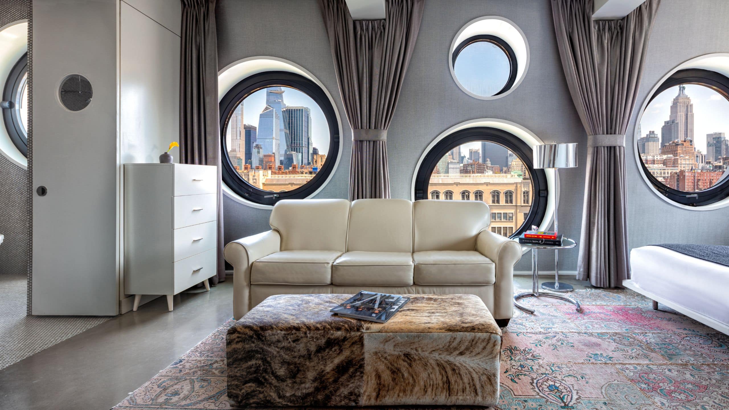 Dream Downtown Platinum King Living Room