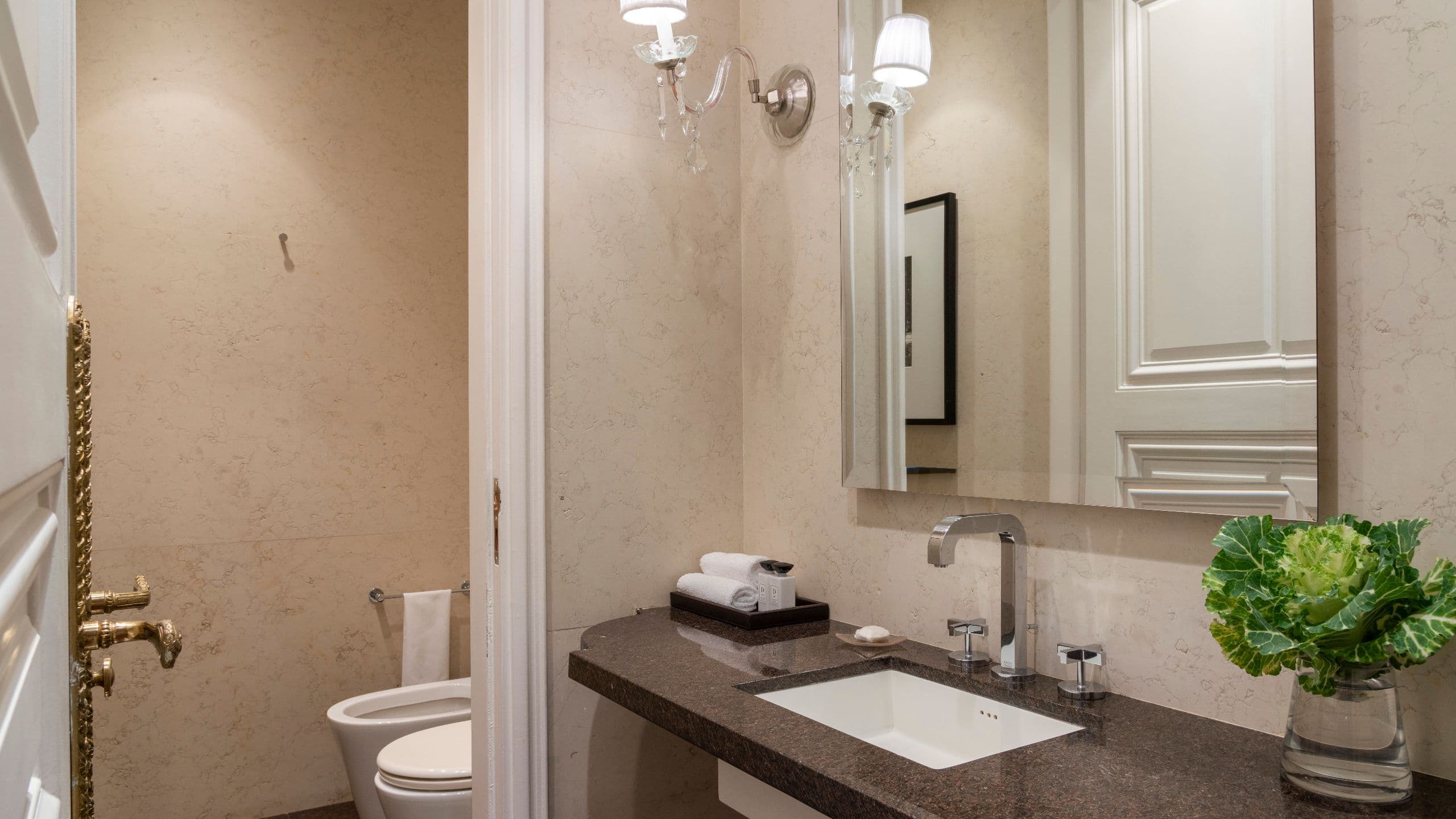 4 de 4 Palacio Duhau - Park Hyatt Buenos Aires Alvear Suite Powder Room