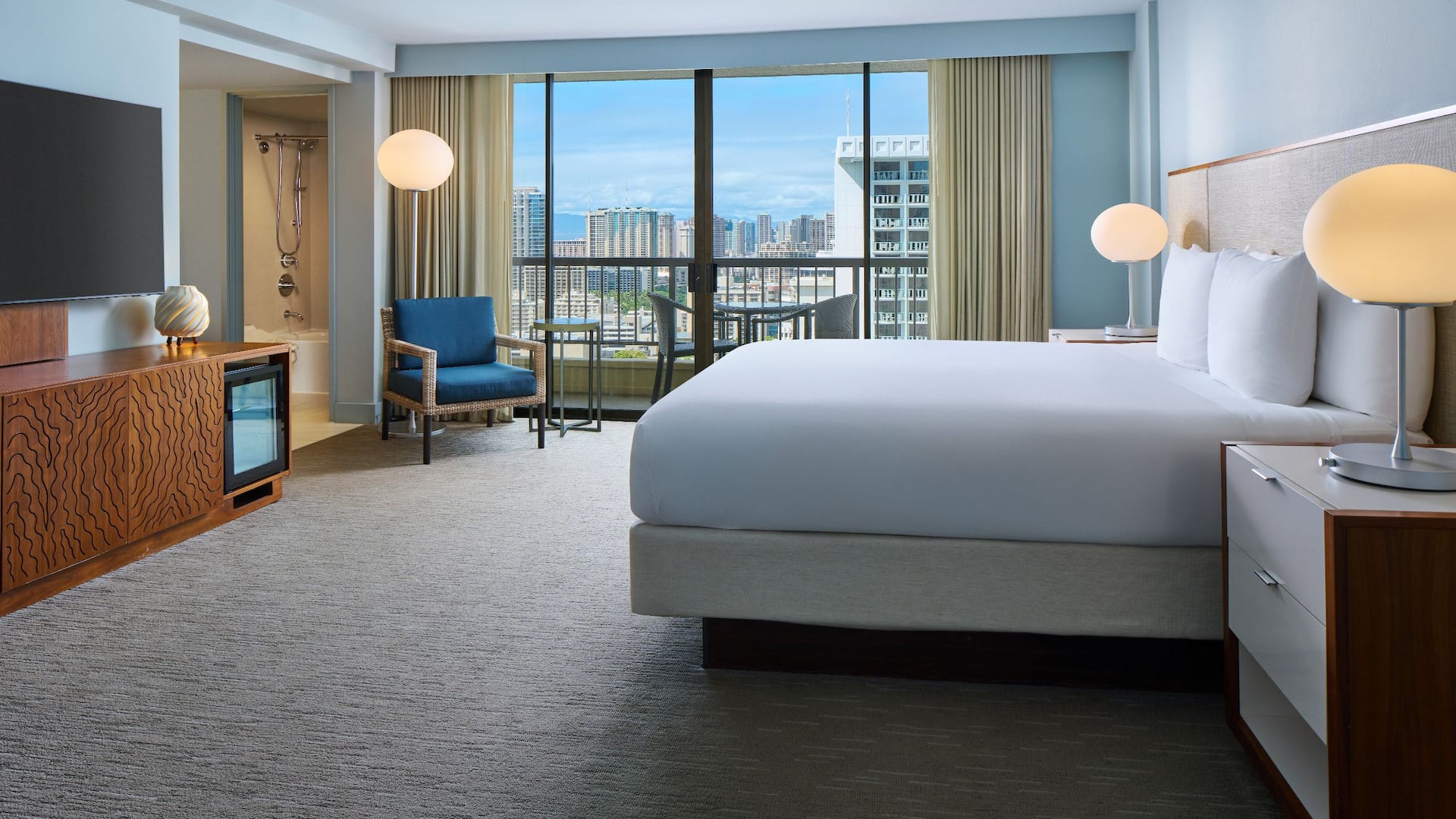 2/5 Hyatt Regency Waikiki Beach Resort and Spa One Bedroom Waikiki View Suite Bedroom