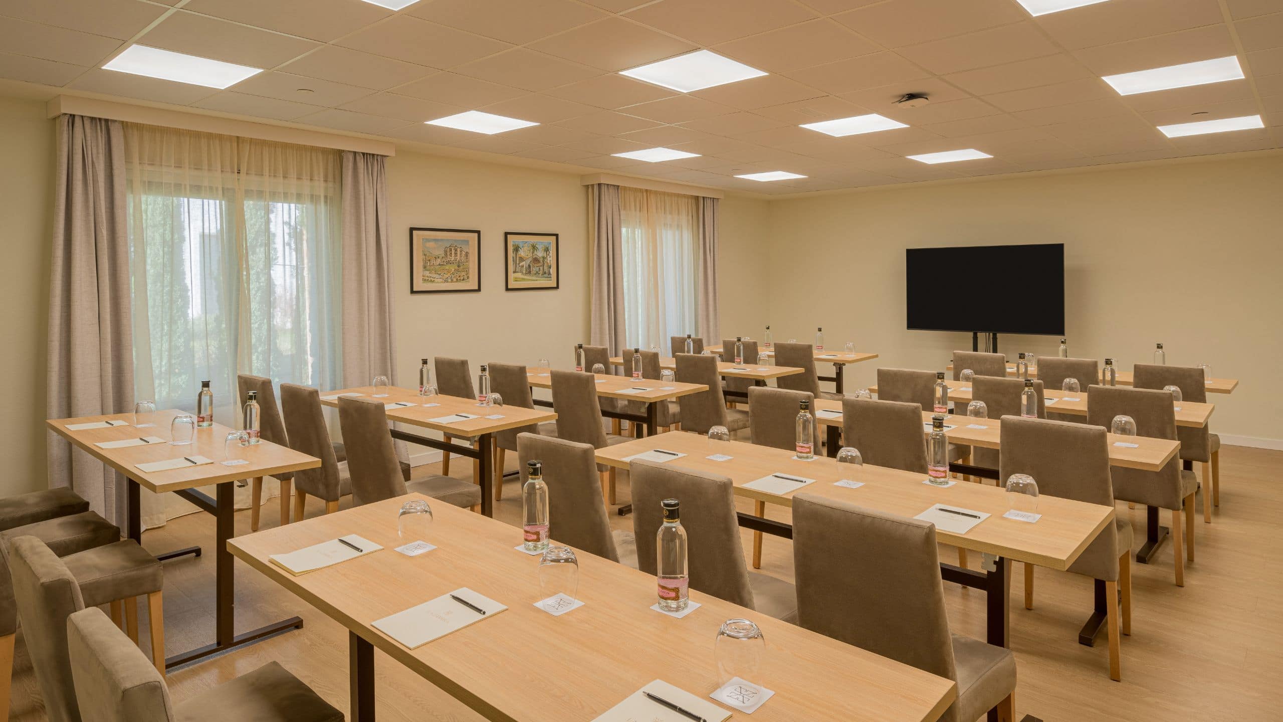 2 of 3 La Zambra Resort Meeting Room Bandola Overview