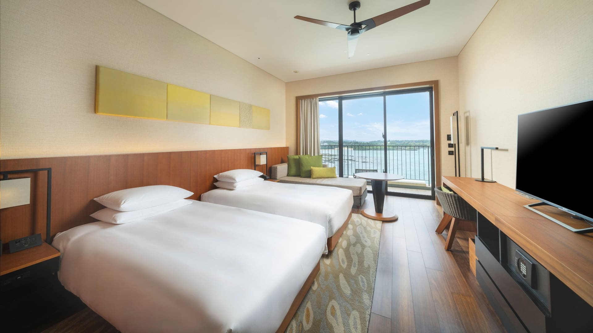 2/4 Hyatt Regency Seragaki Island, Okinawa Lagoon View Two Twin Beds