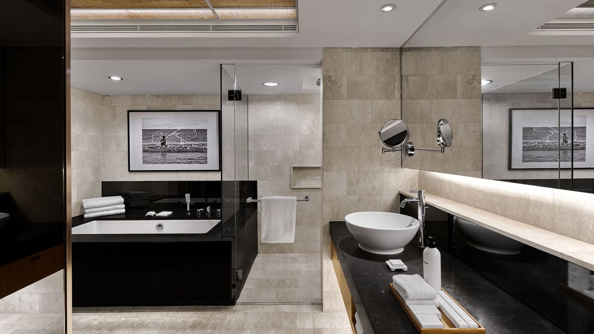 4 de 6 Grand Hyatt Bali Grand Suite King Bathroom