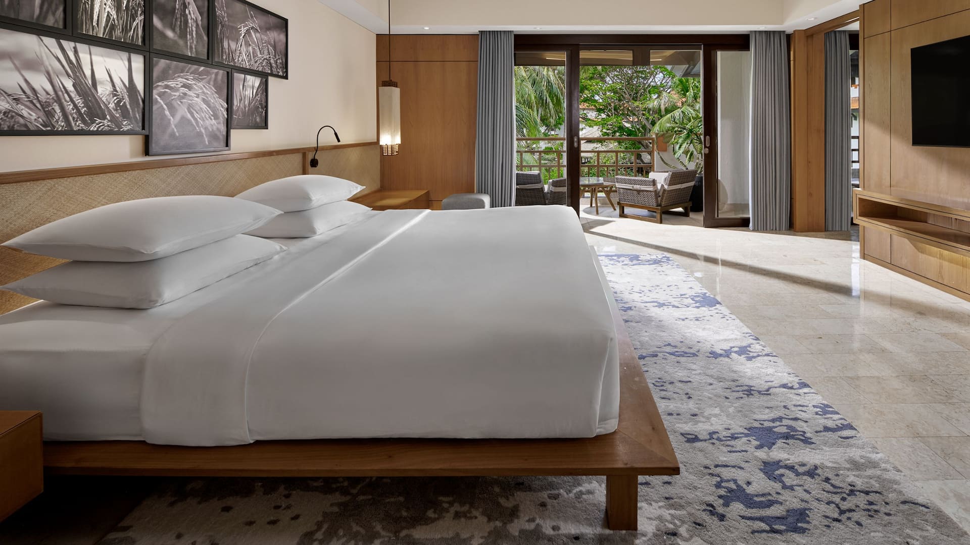 1 de 6 Grand Hyatt Bali Grand Suite King Bedroom Balcony